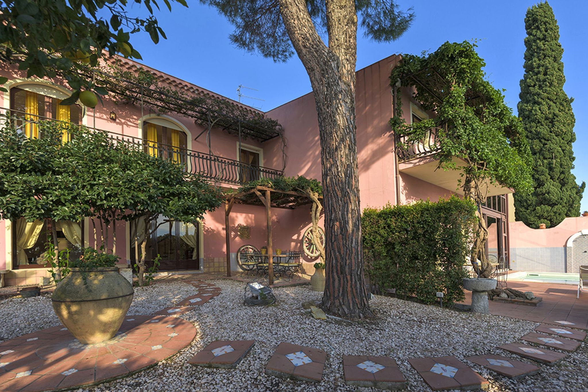 Villa met uitzicht op zee en prive zwembad op loopafstand van centrum Taormina