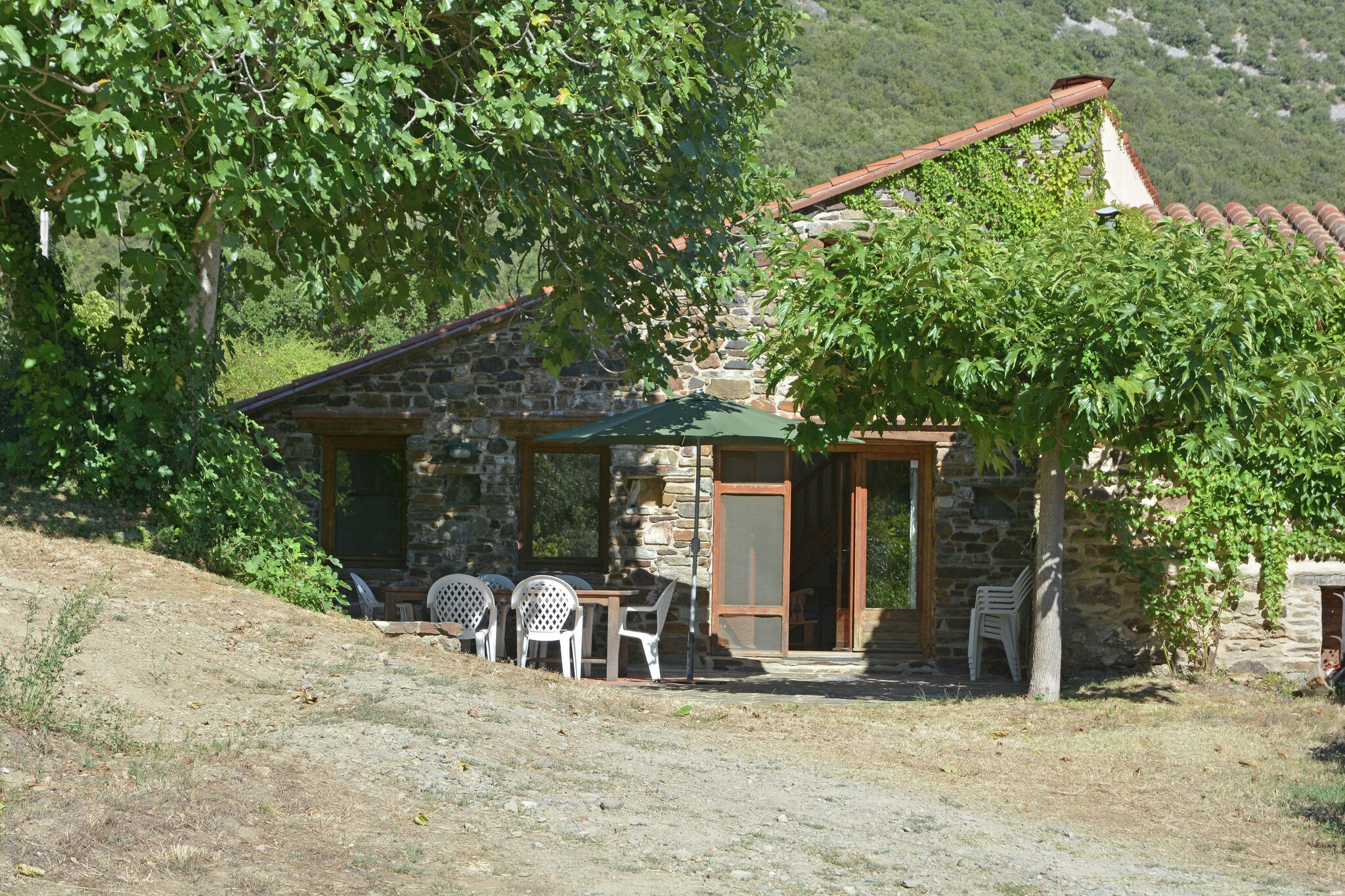 Komfortable Villa in Prunet-et-Belpuig mit Terrasse