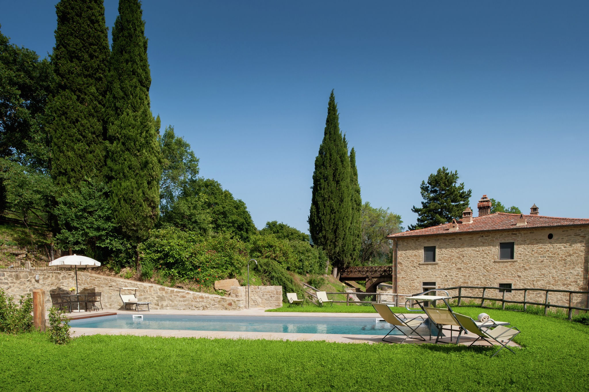 Villa met privézwembad op een biologisch wijnlandgoed