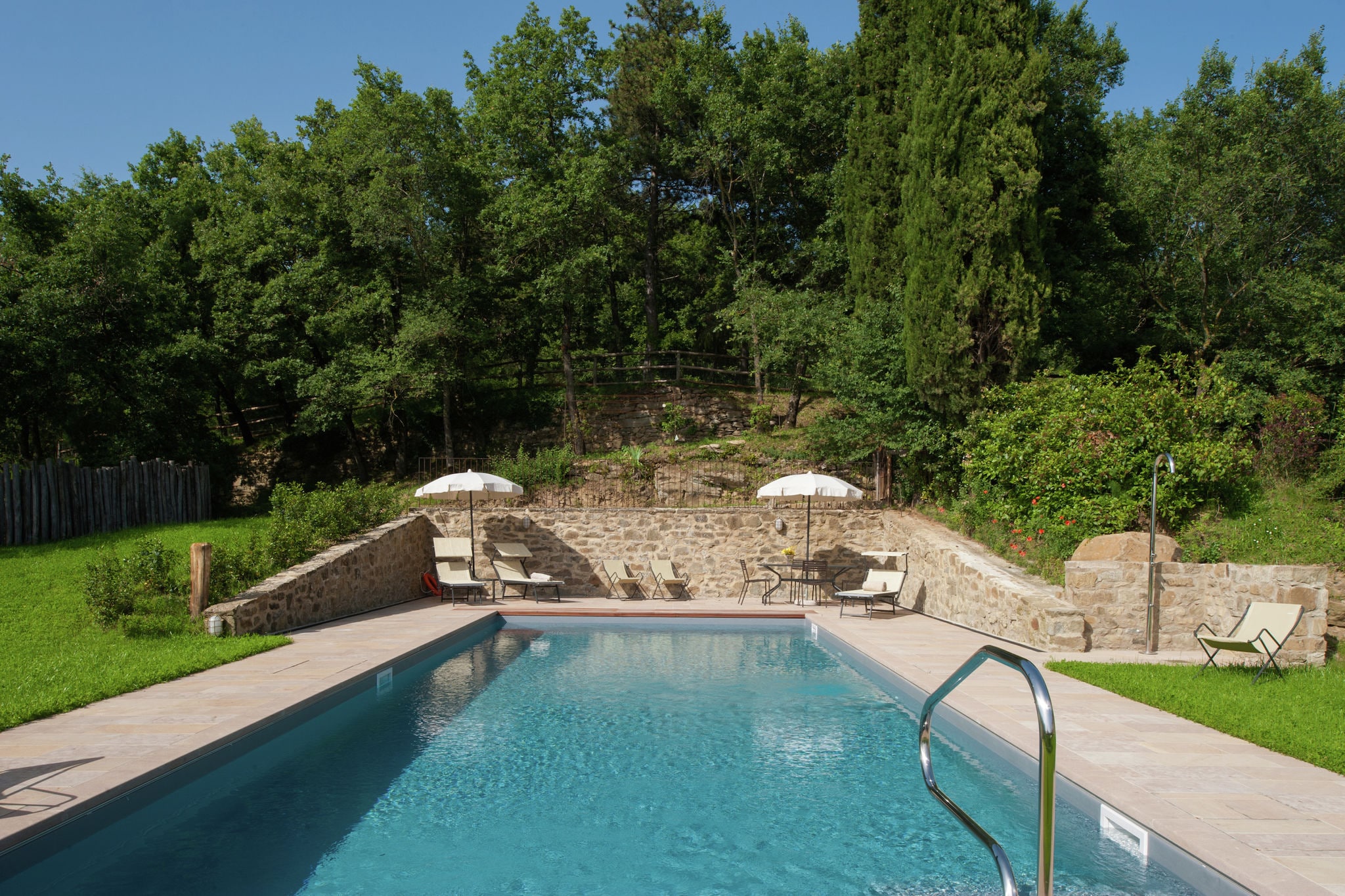 Villa met privézwembad op een biologisch wijnlandgoed