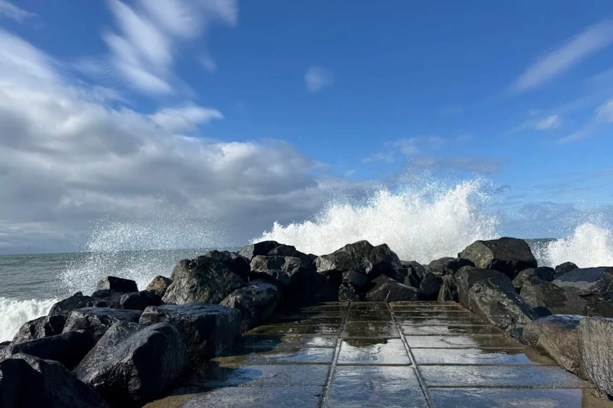 Ontsnapping aan zee met schommel - Waterzicht