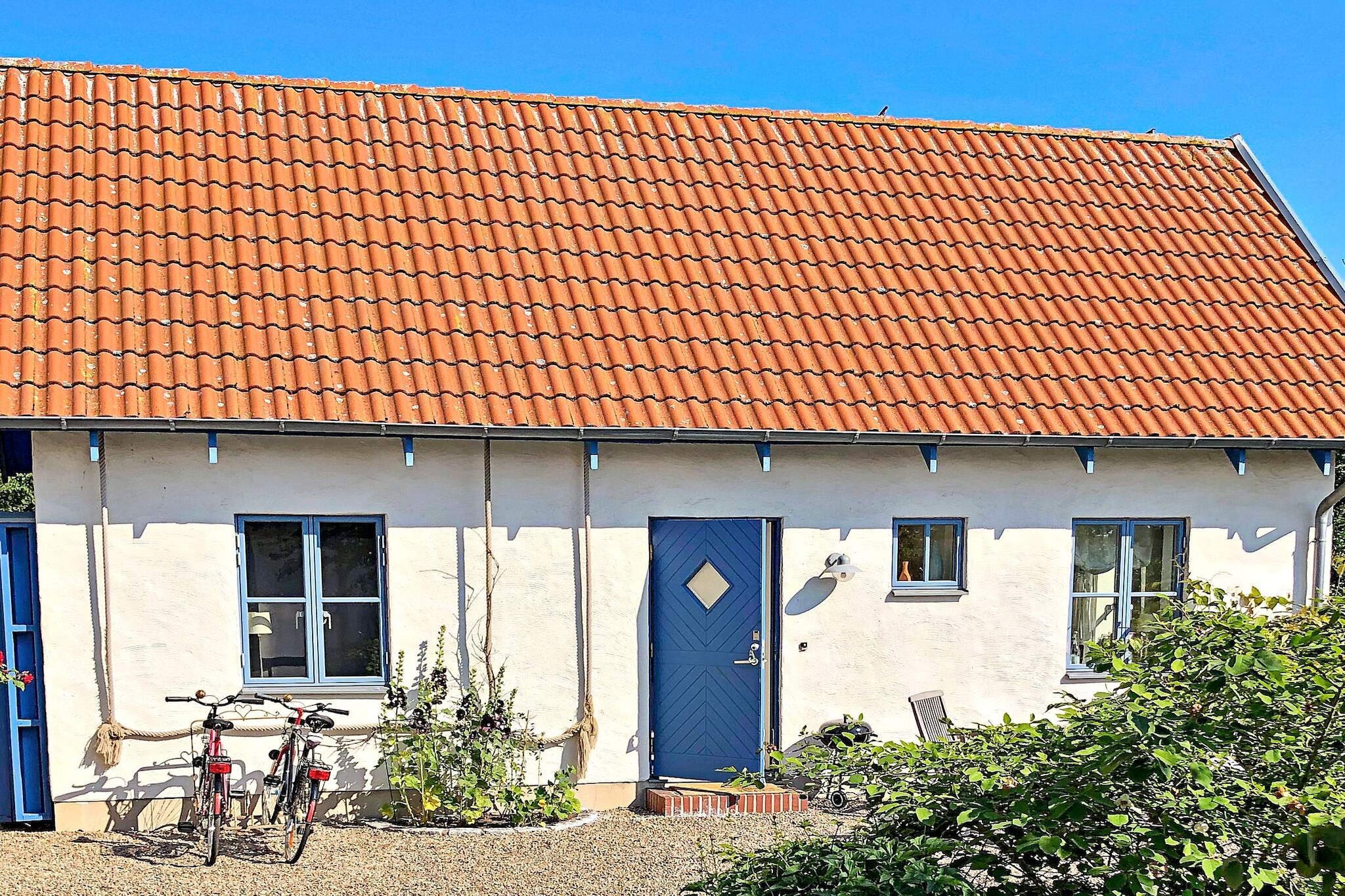 Kitchen(cooker(2 ring stoves), hood, coffee machine, microwave, fridge(+ freezer)), Living/bed room(single folding bed, TV(swedish TV channels), radio, CD player), bedroom(2x single bed), bedroom(2x single bed), bathroom(washbasin, shower, toilet), heating(electric), courtyard(garden furniture), parking