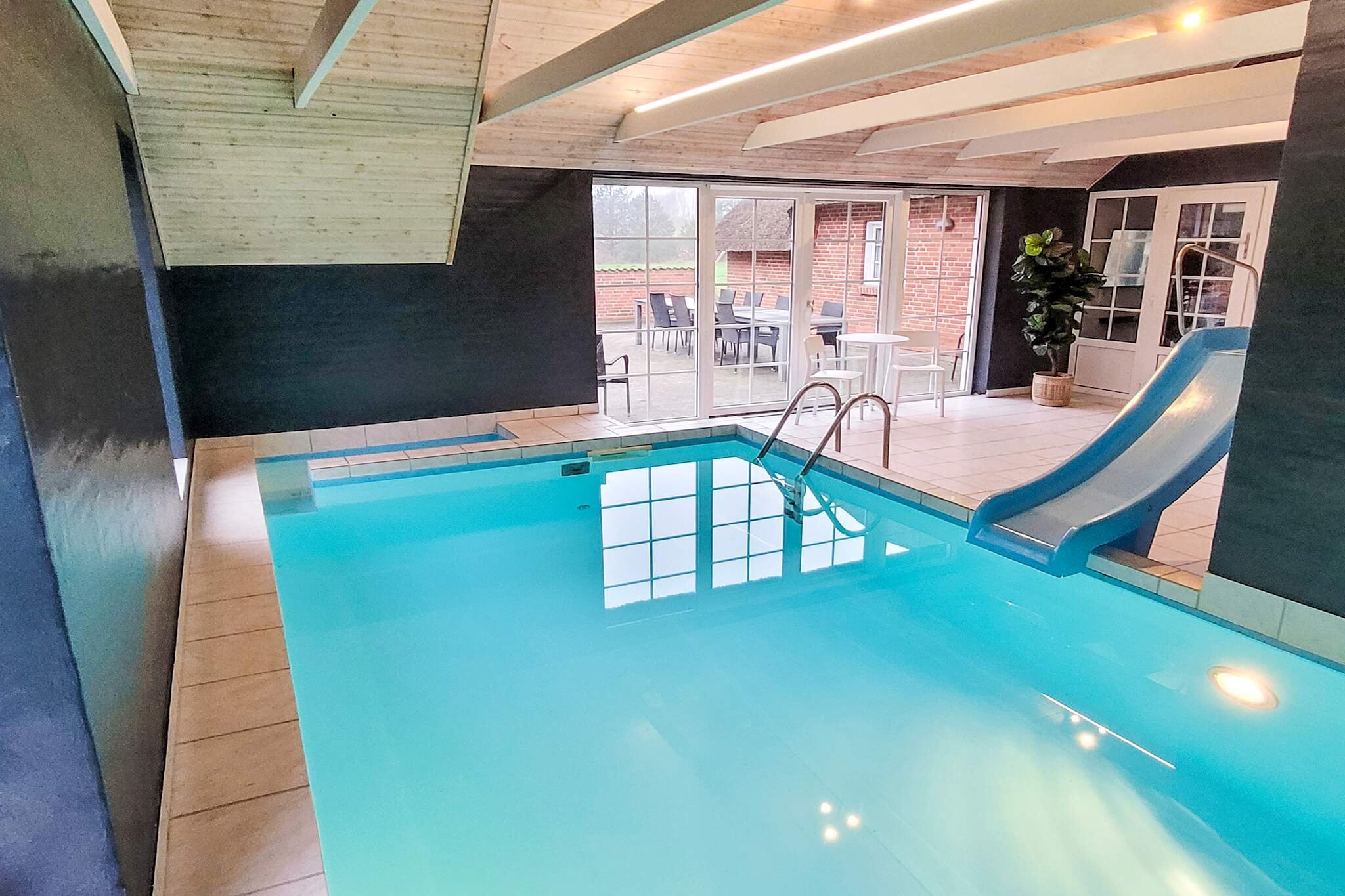 Luxe vakantieverblijf vlakbij het strand - Zwembad