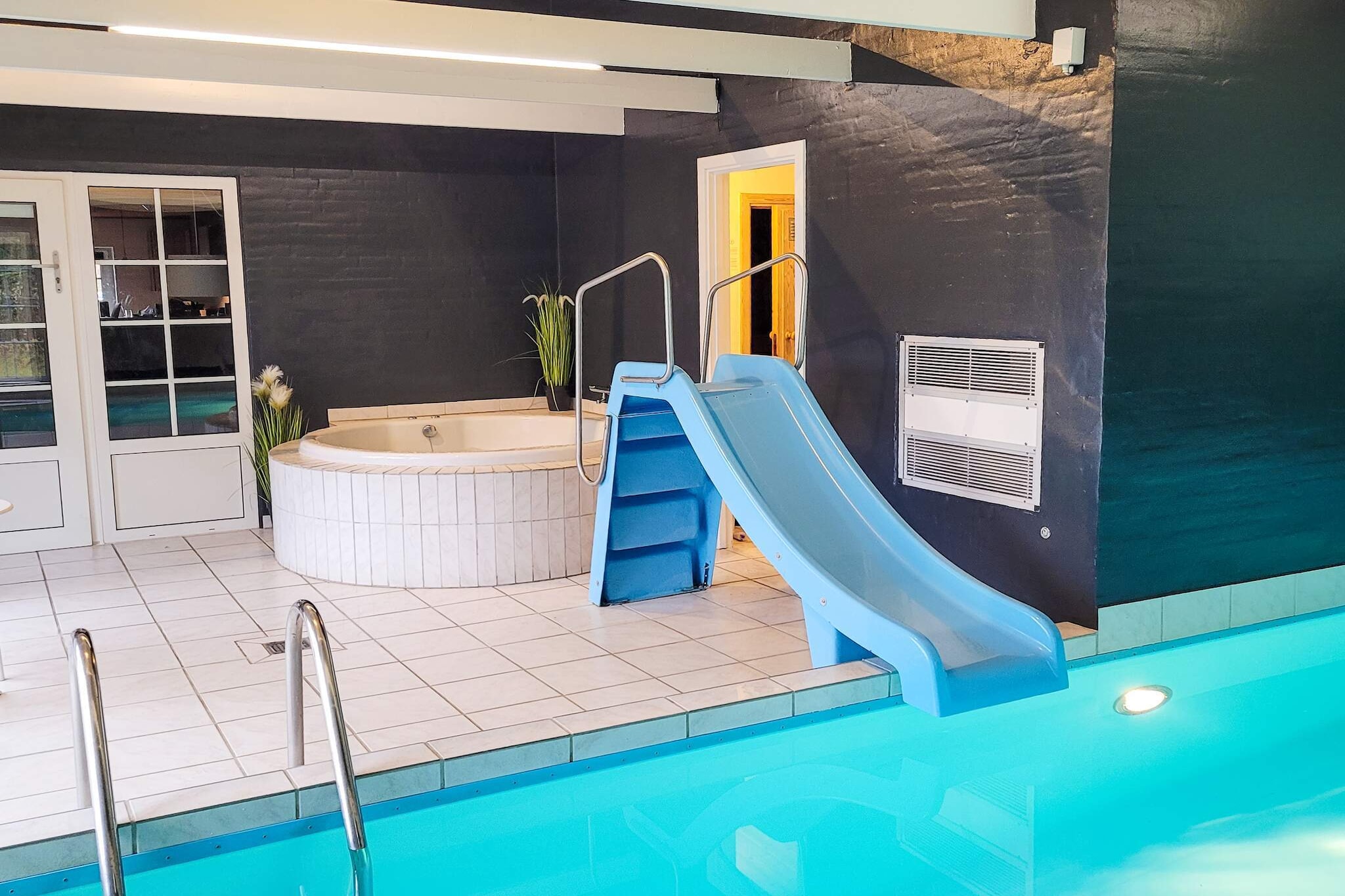 Luxe vakantieverblijf vlakbij het strand - Zwembad