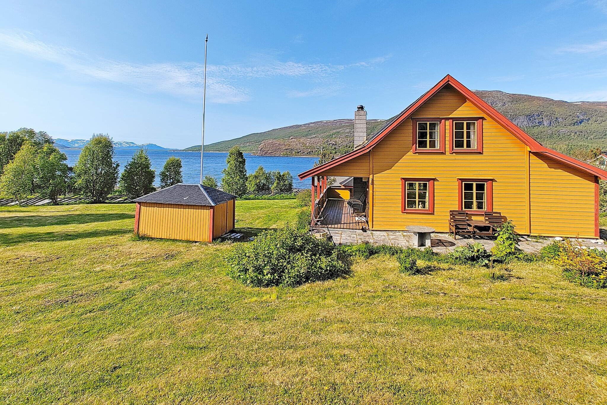 A charming, modest holiday cottage idyllically situated by the sea in the small village Kviby, 40 km north of Alta. From here you have a magnificent view of Altafjorden and staggering mountains. The area is sunny and perfect for children. Go for long walks along the sea or in the mountains. The is the ideal starting point for day excursions with car to e.g. North Cape or Stabbursdalen National Park with its rich wildlife and flora. 30 meters to the sea where there are good fishing conditions. A boat house and a rowing boat is at your disposal. Several rivers with salmon and trout nearby, as well as lakes with large stocks of trout. It is possible to go hunting for small game. The cottage has a steep staircase to the 2nd floor.