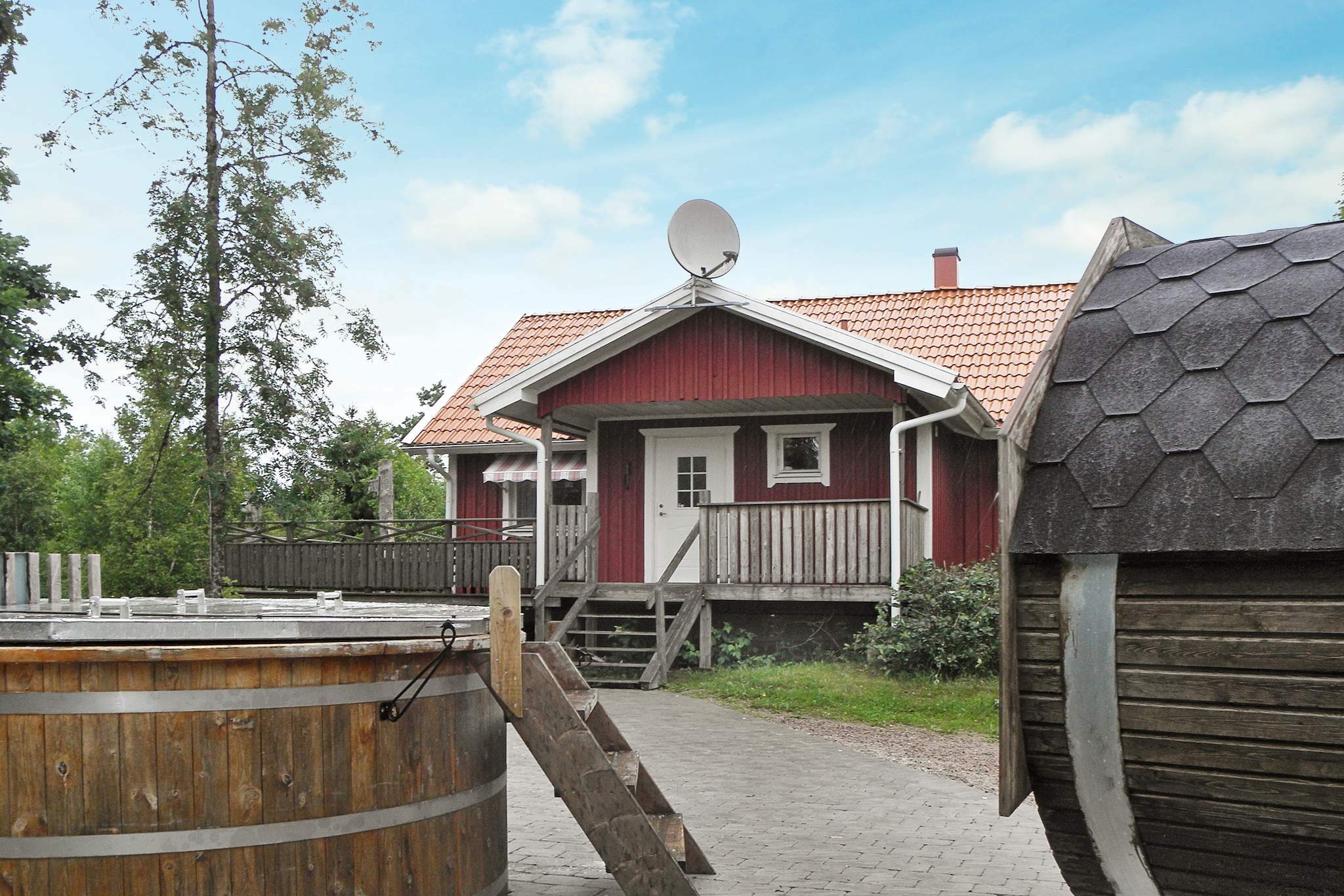 Idyllic, high standard holiday home suitable for a holiday during any season of the year. Equipped with a large terrace, a sauna, and a wood fuelled hot tub right next to it, it is the ideal place for a holiday any time of the year. The house features a light and airy family room with a high ceiling, and a modern kitchen There is also a cosy loft. The rent includes four baskets of wood for the sauna and the hot tub. If you need more they are 50 crownes a basket. The lake, SÃ¤msjÃ¶n, is only 400 metres from the house. This is where you will find the boat that comes with the house. Please note: The boat can only be used in the summer time. The deposit to be provided for this house applies to corporate bookings but not to private bookings.