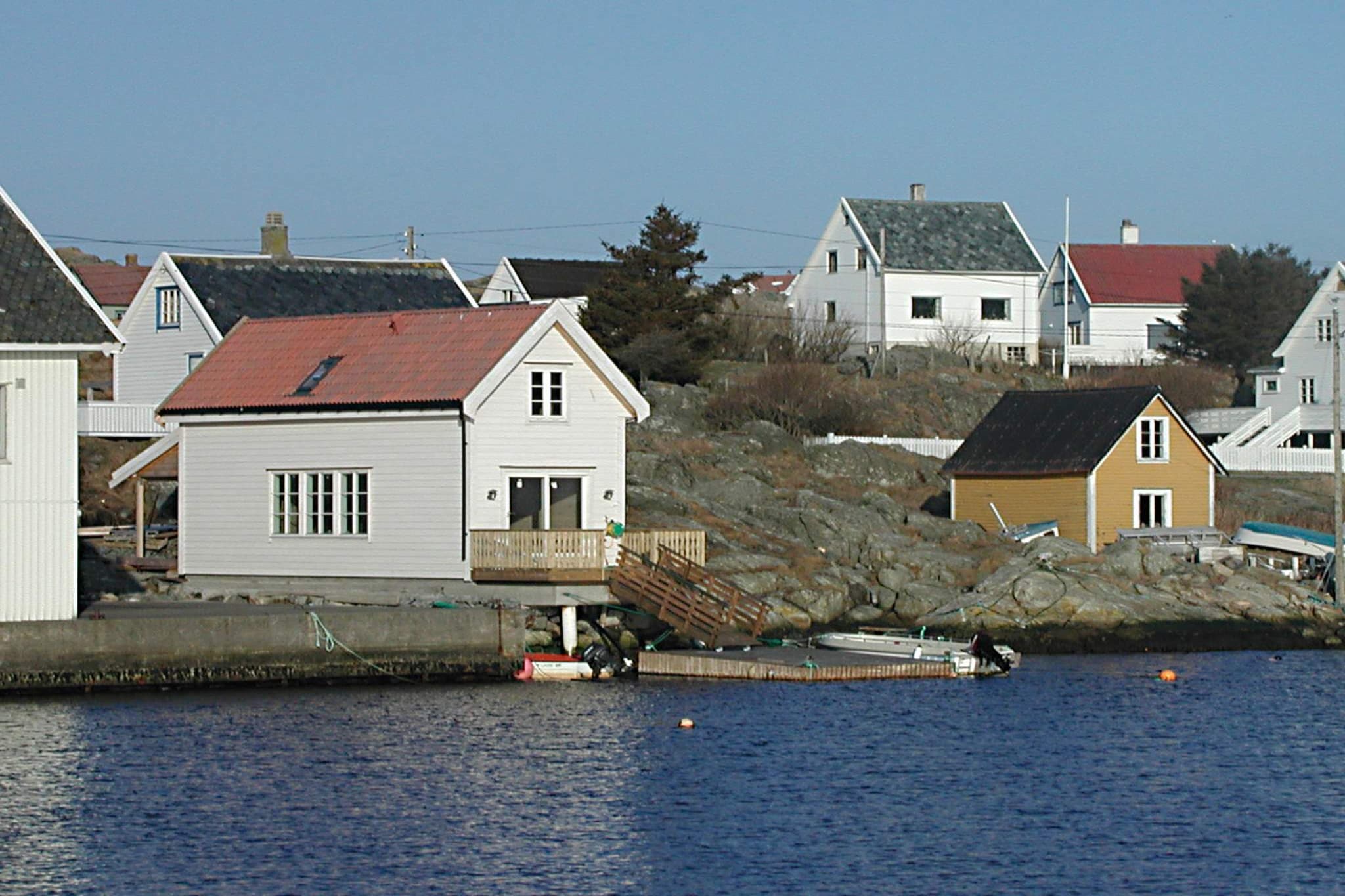 An excellent holiday cottage situated in a sheltered bay on the scenic island of Utsira. Experience the unique atmosphere on Utsira. Several large fishing boats are available for rent, e.g. a motorboat with sonar. PLEASE NOTE: Book the boats in advance, they are shared with cottage 17306. It is all set up for catching large fish. You can also sign up for organized fishing excursions. You can fish all year around. A fish cleaning table available. The house is of high standards and is charmingly furnished. The island has a rich bird life. Boat to Haugesund 3-4 times a day. For boats with a motor larger than 25 hp, a boat driver license is required for everyone born after 1980.