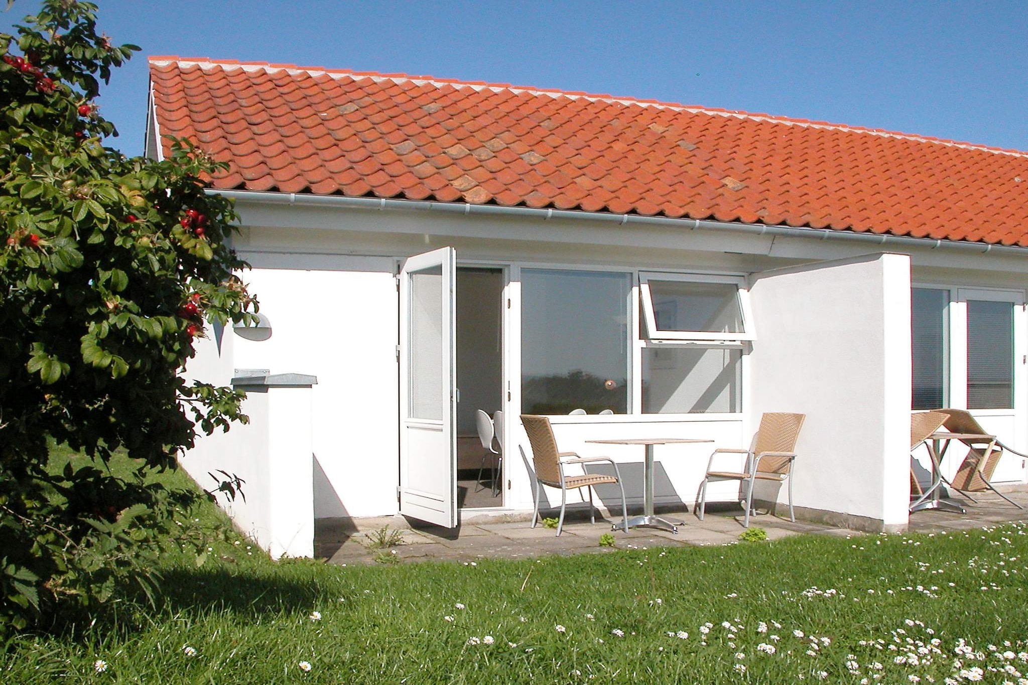 28 m² holiday apartment with sea view situated in Sandkås. Modern, Scandinavian furniture. From the living room there is access to a terrace with garden furniture. The apartment has a kitchenette/pantry permitting plain cooking. There is TV with German channels. The apartment is near to beach and cliffs. Big shared outdoor swimming pool, open from June 15th to September 1st.