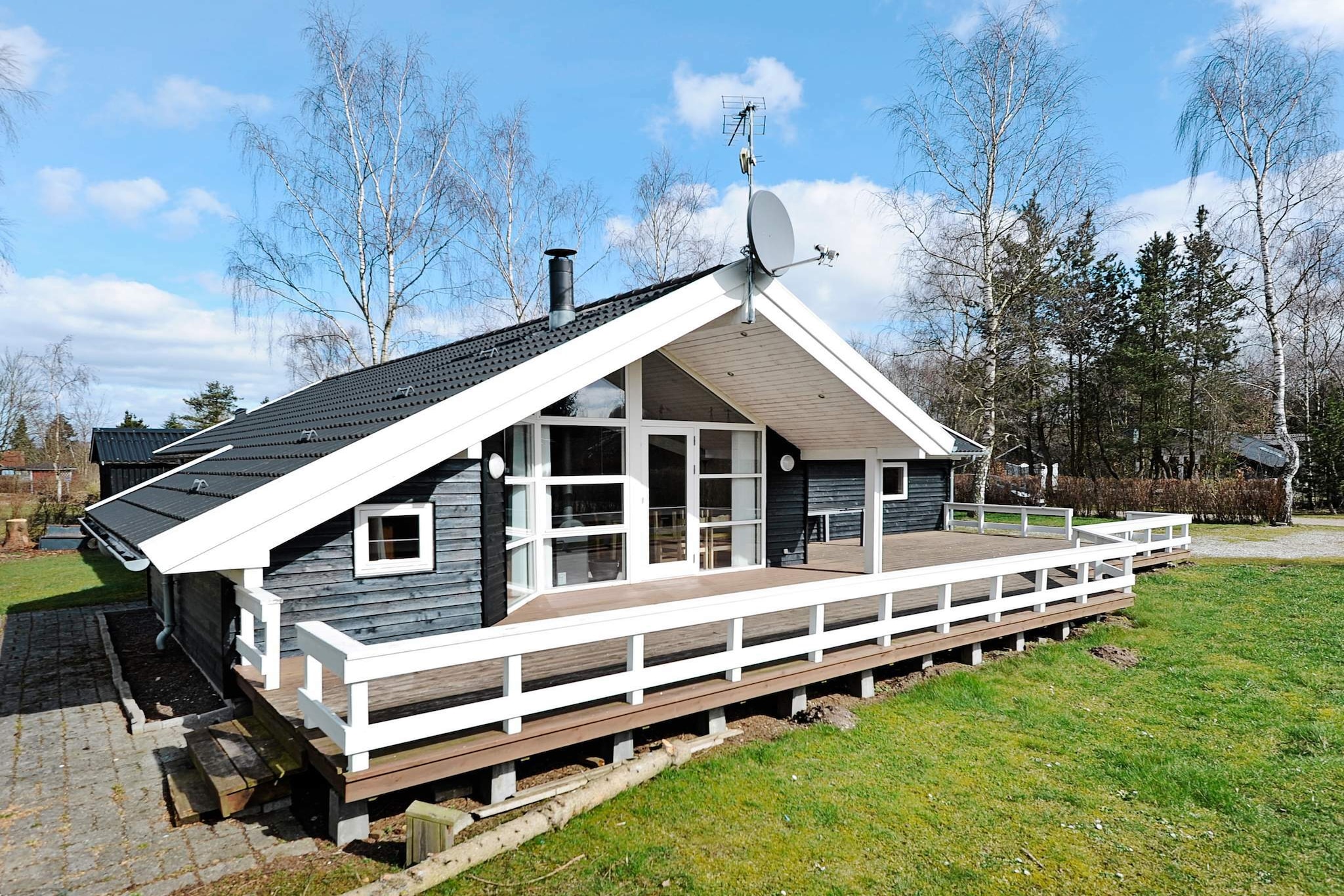 Holiday cottage approx. 17 km north of Silkeborg which is known for its vast forests and lakes. The house has a large window section providing good lighting. In Teglgårdsparken you will find a large area with e.g. petanque court   and an outdoor heated  swimming pool open between 1/6-1/9. There is also   a pool for the children as well as a large playground. No letting to youth and builder groups.A refundable deposit might be charged closer to your check-in date. The security deposit ensures a smooth stay and covers any additional services or consumption charges.This deposit covers utilities consumed during your stay and any additional services that may be taken.The final amount will be adjusted based on actual meter readings, actual usage of extra services, and any remaining balance will be refunded within 21 days after checkout.This deposit simply acts as a prepayment for charges that  you would anyways pay for, ensuring a seamless stay and check-out experience.