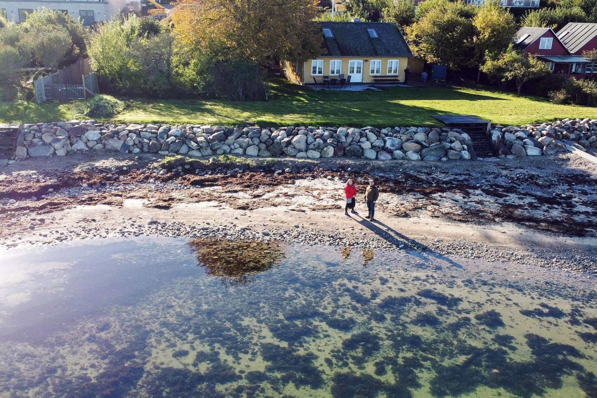 open kitchen(floor heating)(cooker(electric), coffee machine, dishwasher, fridge-freezer, tumble dryer, washing machine), Living/bed room(floor heating)(TV(german television channels, danish TV channels (DR1 and TV2)), DVD player, video, CD player, stereo unit, high chair), bedroom(floor heating)(double bed), bedroom(floor heating)(4x bunk bed), bathroom(floor heating)(bathtub or shower, washbasin, toilet), freezer(60-99L), heating(electric), fish cleaning table