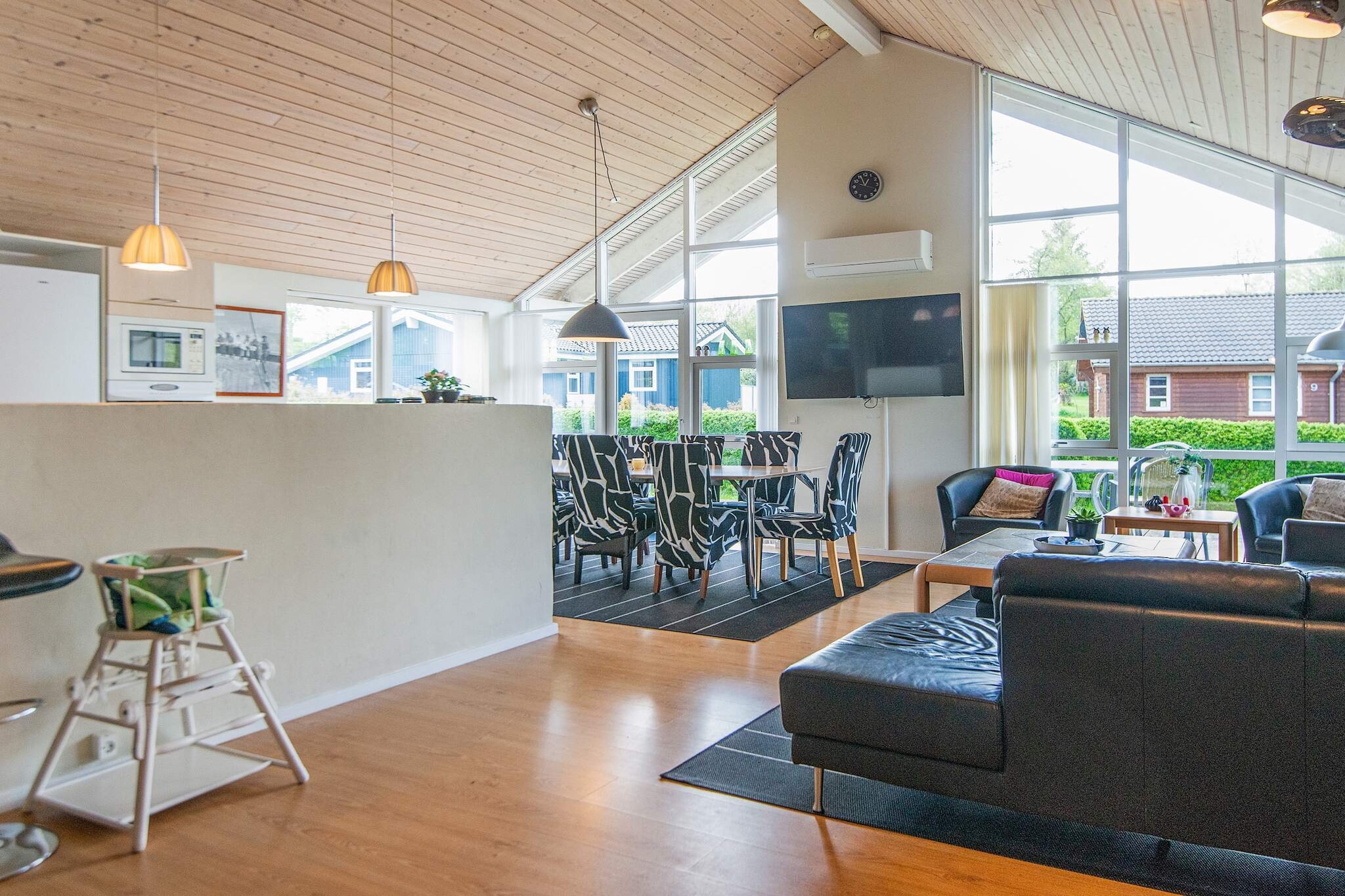 open kitchen(cooker(electric), hood, coffee machine, microwave, dishwasher, freezer(60-99L), fridge-freezer, tumble dryer, washing machine), Living/bed room(TV(cable, danish TV channels (DR1 and TV2)), DVD player, radio, CD player, stereo unit, high chair), bedroom(double bed, children\'s bed), bedroom(double bed), bedroom(double bed), bedroom(double bed), bathroom(floor heating)(bathtub or shower, washbasin, toilet), bathroom(floor heating)(bathtub or shower, washbasin, toilet), mezzanine(2x single folding bed), mezzanine(2x single folding bed), Bubble bath(indoor, heated, 2 persons), sauna(indoor, heated, 6 persons), heating(electric), terrace(58 m2), terrace(roofed, 10 m2), BBQ, air to air heatpump