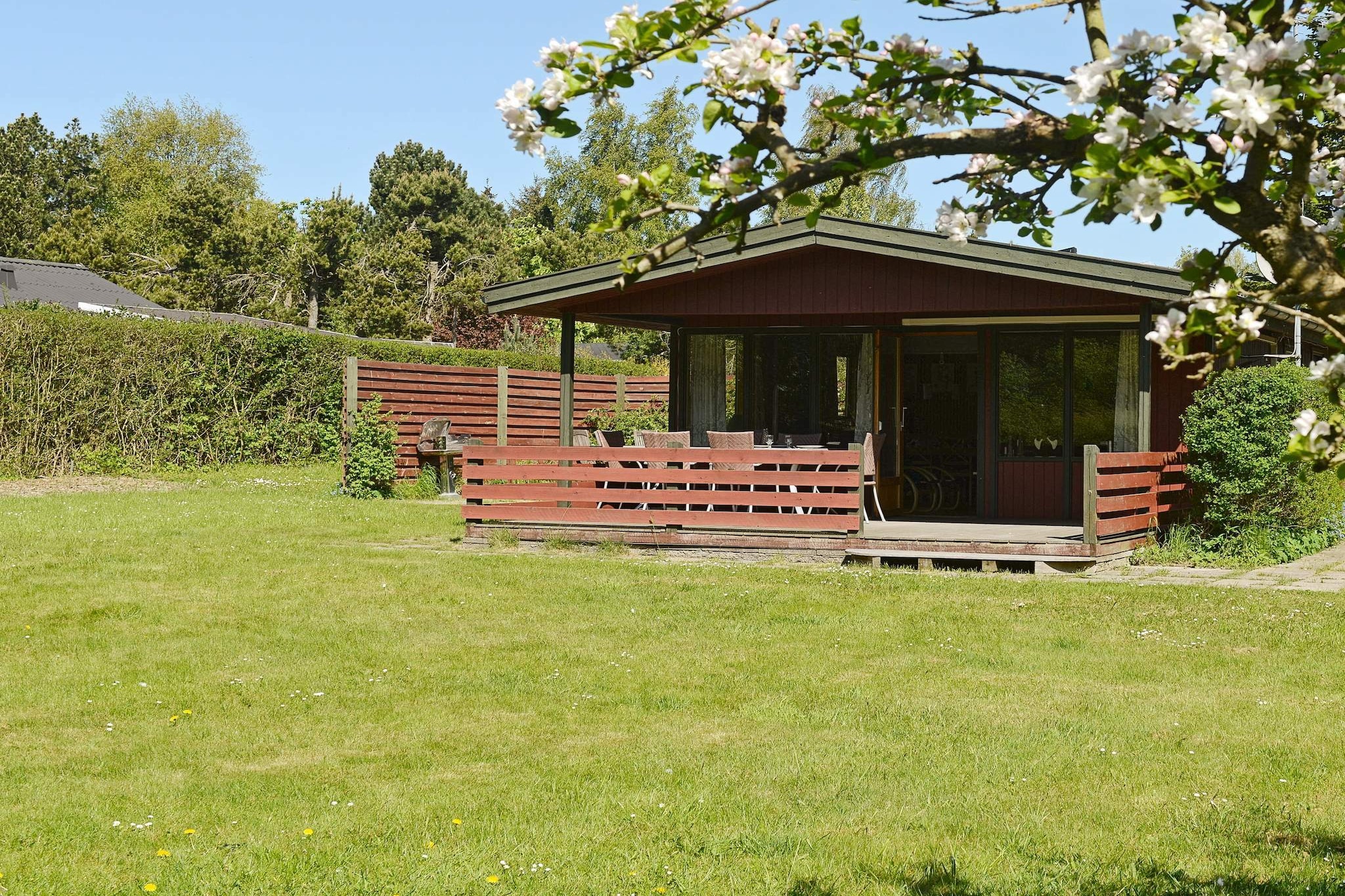 Internet Access DSL, open kitchen(cooker(electric), hood, coffee machine, microwave, fridge(+ freezer), washing machine), Living/bed room(27 m2)(TV(satellite, german television channels, danish TV channels (DR1 and TV2)), DVD player, radio, CD player), bedroom(double bed), bedroom(4x bunk bed), bathroom(washbasin, shower, toilet), heating(electric), terrace(25 m2), terrace(roofed, 14 m2), BBQ, air to air heatpump