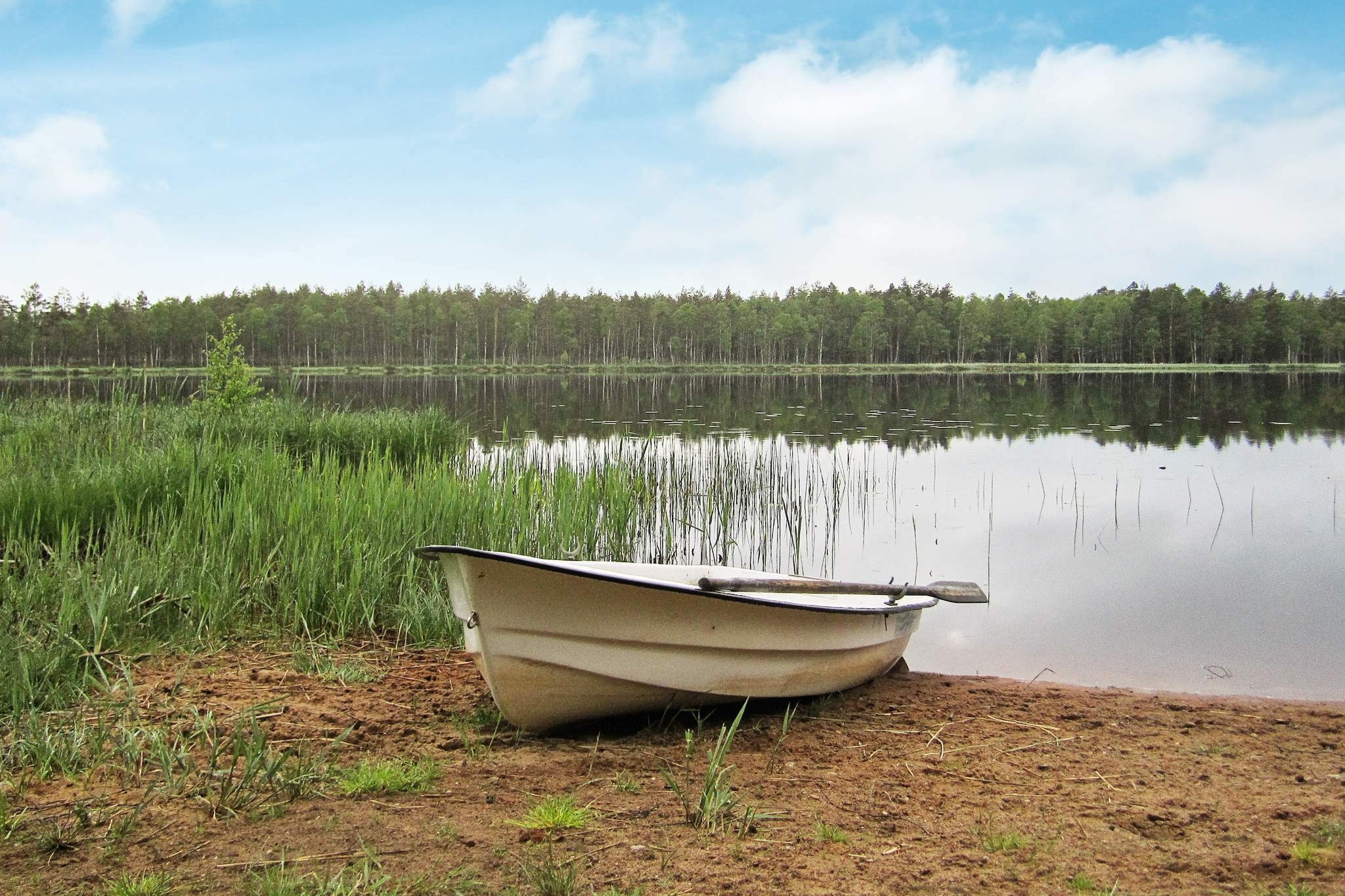 This pretty holiday home is located just outside of Jönköping, near the beautiful lake Lomsjön. Along the garden there is a small trail that takes you down to the rowing boat, perfect for a little fishing trip. The house is an old cottage, featuring entrance doors that are about 160 cm high, and the ceiling height varies between about 182 and 190 cm, which gives a nice feeling of bygone times. The furnishing is very typical of the time and well maintained. The kitchen and the bathroom are of a more modern style compared to the rest of the house. The bathroom is located on the ground floor and has a WC, a washbasin, a shower cubicle, and a washing machine. All of the three bedrooms are located upstairs. Towards the back of the house there is a lovely patio with an outside grill, perfect for an evening barbecue. The holiday home is only one kilometre from Axamo where there are good swimming facilities, a sauna and other service facilities. In Jönköping there is a very attractive water park at Rosenlundsbadet. A few kilometres from the airport you will find the stunning national park, Dumme Mosse. This is a very special and attractive nature experience. The city of Gothenburg is 135 kilometres away, by car. Besides Liseberg, the very popular amusement park, Gothernburg also offers the Universeum, which is a beautiful indoors rain forest and deep sea aquarium. In the east you will find Vimmerby and Astrid Lindgren's World. It's only one hour's journey to the famous High Chapparal with wild west shows and much more. You can also visit Taberg's mines only 20 km away. The cottage is forty meters from the motorway so noise from traffic is a factor. Welcome to this beautiful holiday home!