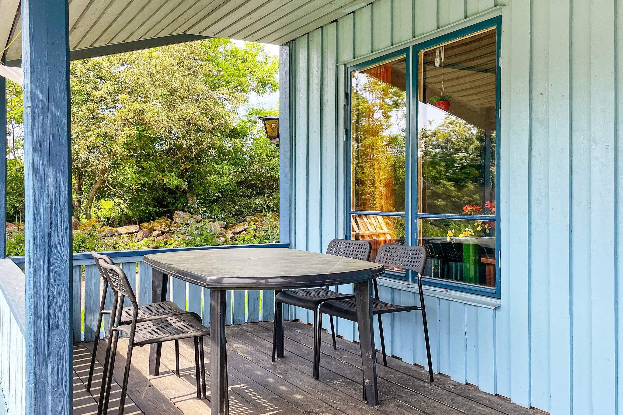 Internet Access DSL, Large kitchen(8 m2)(cooker(electric), hood, coffee machine, microwave, fridge-freezer), Living/bed room(12 m2)(TV, radio), bedroom(9 m2)(double bed), bedroom(4 m2)(2x bunk bed), bathroom(floor heating)(bathtub or shower, washbasin, toilet), freezer(1-59L), heating(electric), terrace(roofed, 10 m2), BBQ