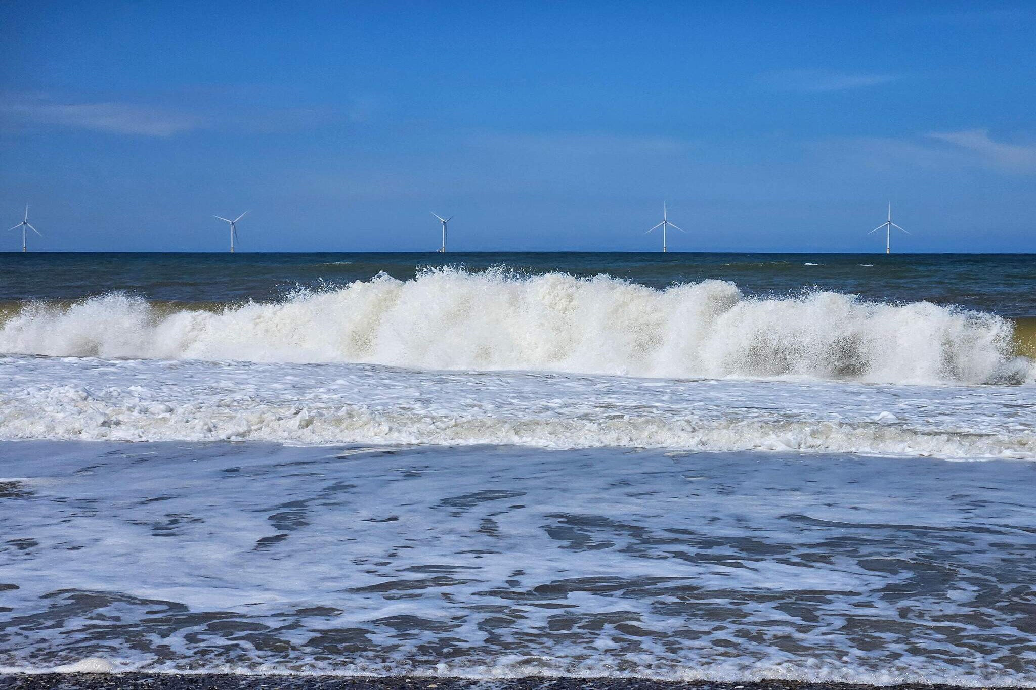 Luxe retraite met zwembad aan zee - Waterzicht