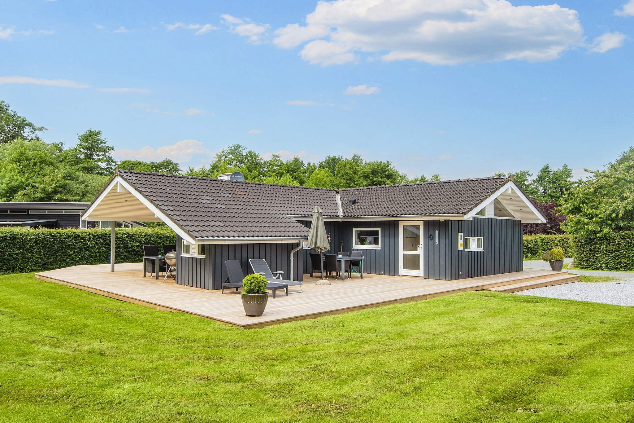 Sitting room(double folding bed), open kitchen(cooker(electric), hood, coffee machine, microwave, dishwasher, fridge-freezer, washing machine), Living/bed room(TV(cable, german television channels, danish TV channels (DR1 and TV2)), CD player, high chair), bedroom(double bed, children\'s bed), bedroom(double bed), bedroom(2x single bed), bathroom(floor heating)(bathtub or shower, washbasin, toilet), bathroom(floor heating)(bathtub or shower, washbasin, toilet), mezzanine(3x single folding bed), Bubble bath(indoor, heated), sauna(indoor, heated, 6 persons), heating(electric), terrace, garden, BBQ, play equipment, air to air heatpump