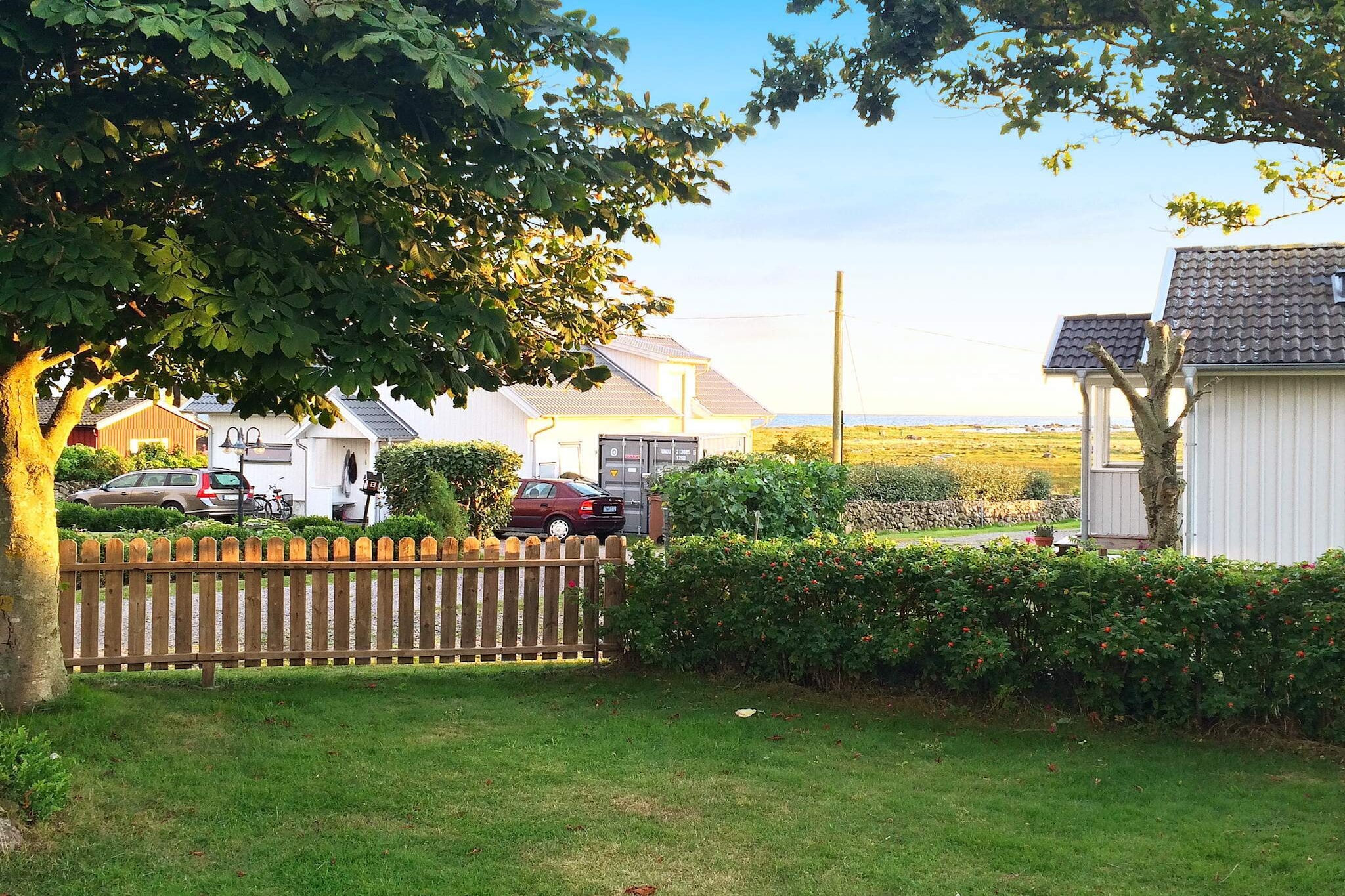 Annex(15 m2): (4x bunk bed)\n\nInternet Access DSL, Sitting room(2x bunk bed), Kitchen(cooker(electric), coffee machine, microwave, dishwasher, fridge-freezer), Living/bed room(15 m2)(single bed, TV(swedish TV channels), DVD player, radio, chromecast), bedroom(single bed), bathroom(washbasin, shower, toilet, washing machine), conservatory, heating(electric), garden furniture, BBQ