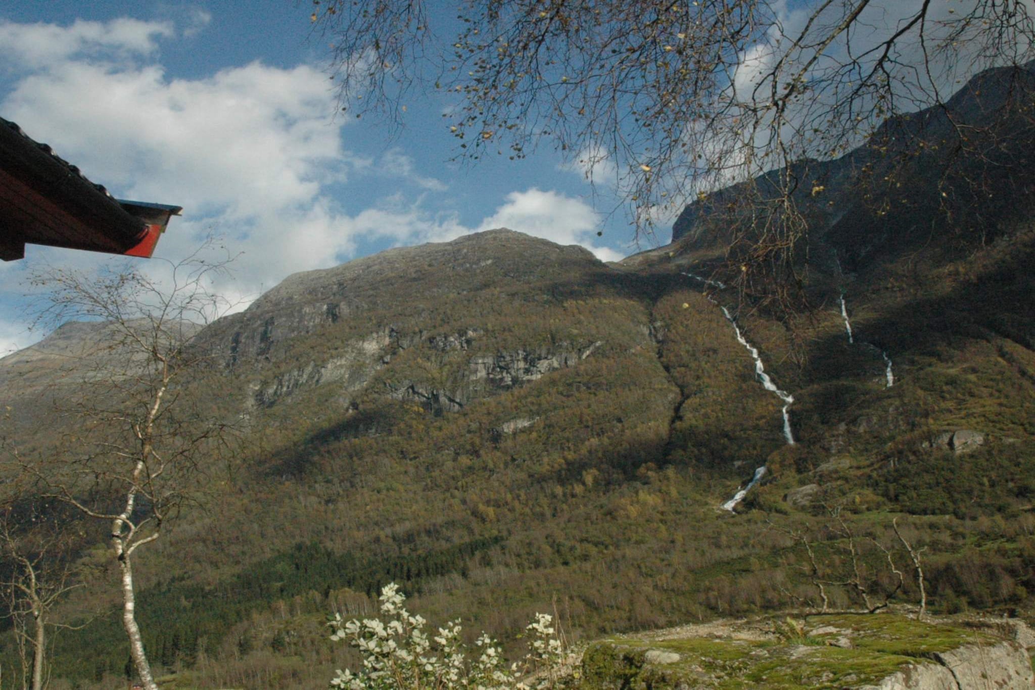 Internet Access DSL, Kitchen(8 m2)(cooker(electric), hood, coffee machine(filter), dishwasher, fridge, freezer(60-99L), tumble dryer(shared with other guests), washing machine(shared with other guests, paid), high chair), Living/bed room(22 m2)(TV(satellite, german television channels, norvegian TV channels ), fireplace, radio, CD player), bedroom(double bed, cot), bedroom(double bed), bathroom(floor heating)(washbasin, shower, toilet), heating(electric), terrace(13 m2), garden furniture, BBQ, fish smoker, fish cleaning table