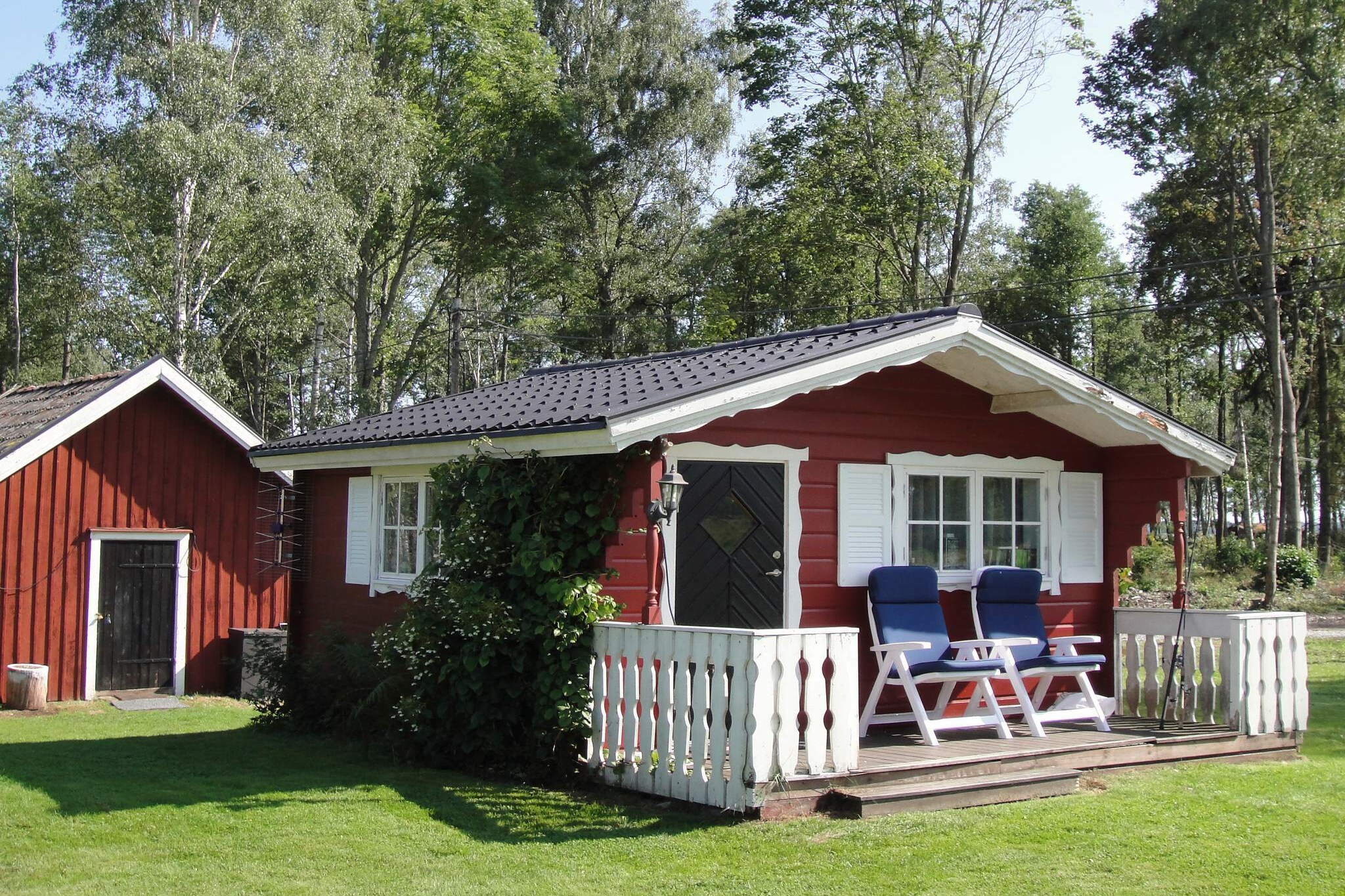 This charming holiday home with an associated small house is only 300m away from the lake Hjälmaren, with a pleasant furnished patio and grill outside in one of the corner of the holiday home. (The small house has also a small patio) The holiday homes are situated on a large plot wit many fine green spots where you can play and have games. From here you will have a view over Hjälmaren where there is a nice bathing spot with bridge and a separate harbor. On the upper floor you can find a bedroom, bathroom for everybody, with entrance from the hallway where one double bed is a folding bed (1 sleeping loft). A scenic setting with several fine hiking trails and there are many close attraction sites. During winter you can skate or fish on the ice, perhaps even take a long trip to Örebro with your skates over the lake. (Road by Car = 20km) The pictures on the lake are taken from bathing spot and harbor approximately 300m from the holiday home. There is a travel cot available for small children along with a baby gate.