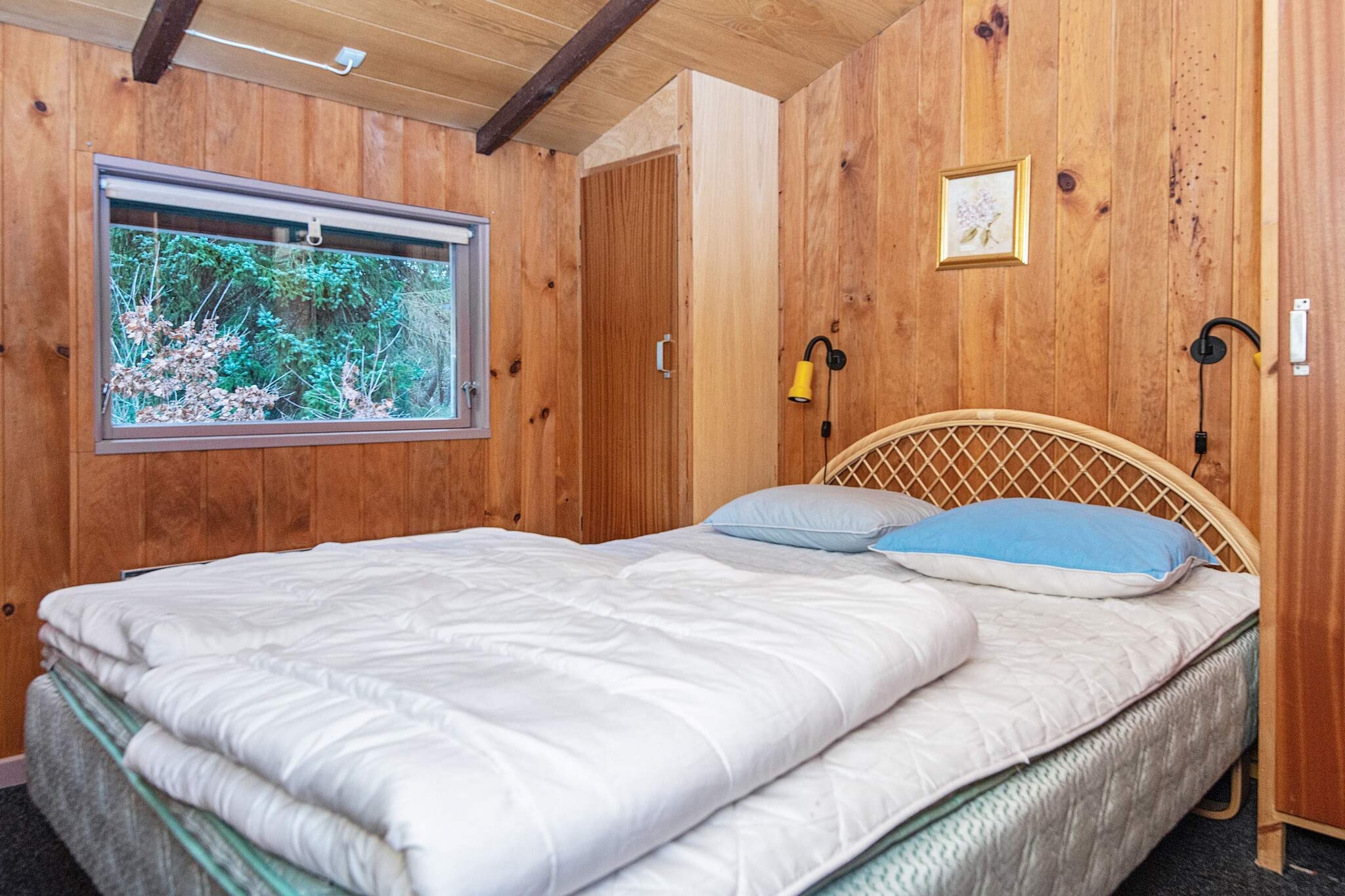 Internet Access DSL, open kitchen(cooker(electric), hood, coffee machine, microwave, dishwasher, fridge(+ freezer), freezer(140-199L), washing machine), Living/bed room(TV(satellite, german television channels, danish TV channels (DR1 and TV2)), DVD player, video, radio, chromecast), bedroom(double bed), bedroom(single bed), bedroom(2x bunk bed), bathroom(bathtub or shower, washbasin, toilet), heating(electric), terrace(35 m2), BBQ