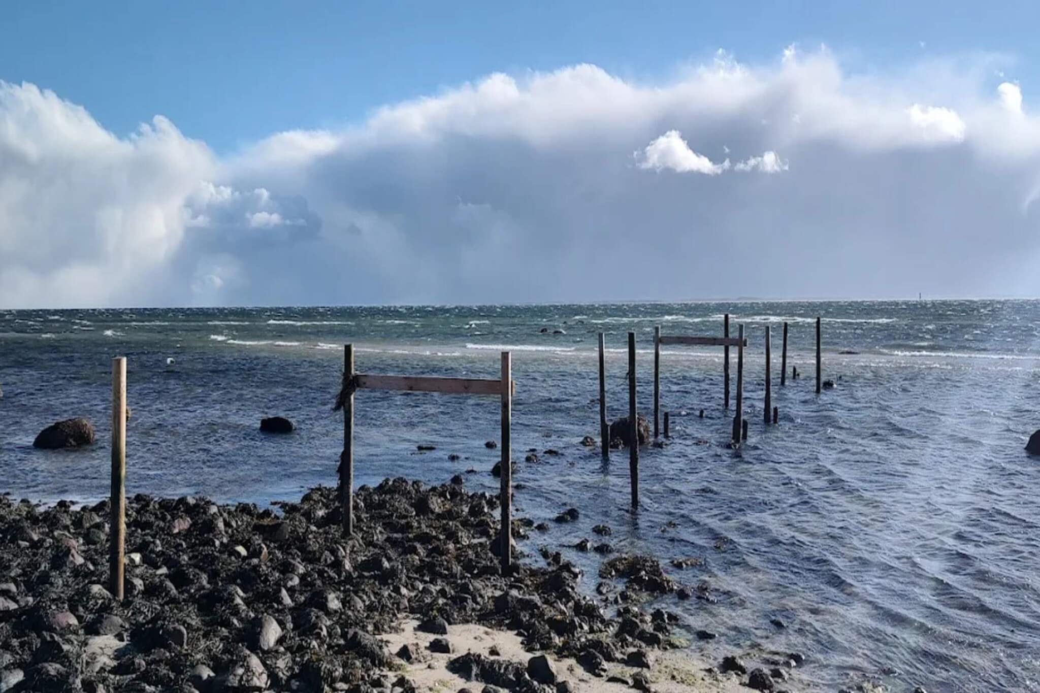 Luxe villa met zwembad aan zee - Waterzicht