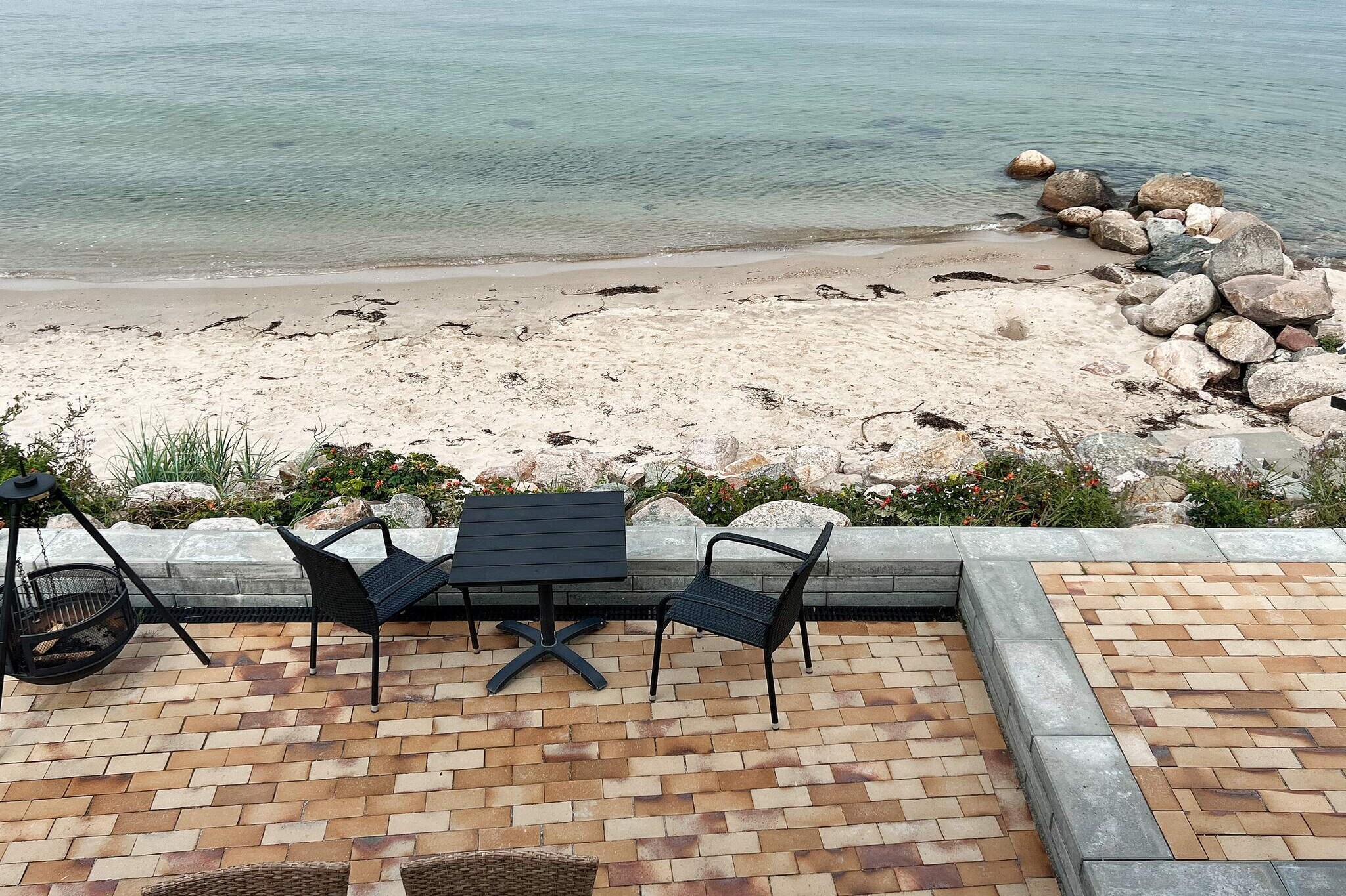 If you want to spend your holiday in 1st row to the ocean this holiday cottage with whirlpool is the obvious choice. 2 storeys with great views of the Little Belt from both house and terrace. Combined kitchen and living room with ocean view. There is an energy-efficient heat pump which can also be used as ai-rconditioning. A refundable deposit might be charged closer to your check-in date. The security deposit ensures a smooth stay and covers any additional services or consumption charges.This deposit covers utilities consumed during your stay and any additional services that may be taken.The final amount will be adjusted based on actual meter readings, actual usage of extra services, and any remaining balance will be refunded within 21 days after checkout.This deposit simply acts as a prepayment for charges that you would anyways pay for, ensuring a seamless stay and check-out experience.