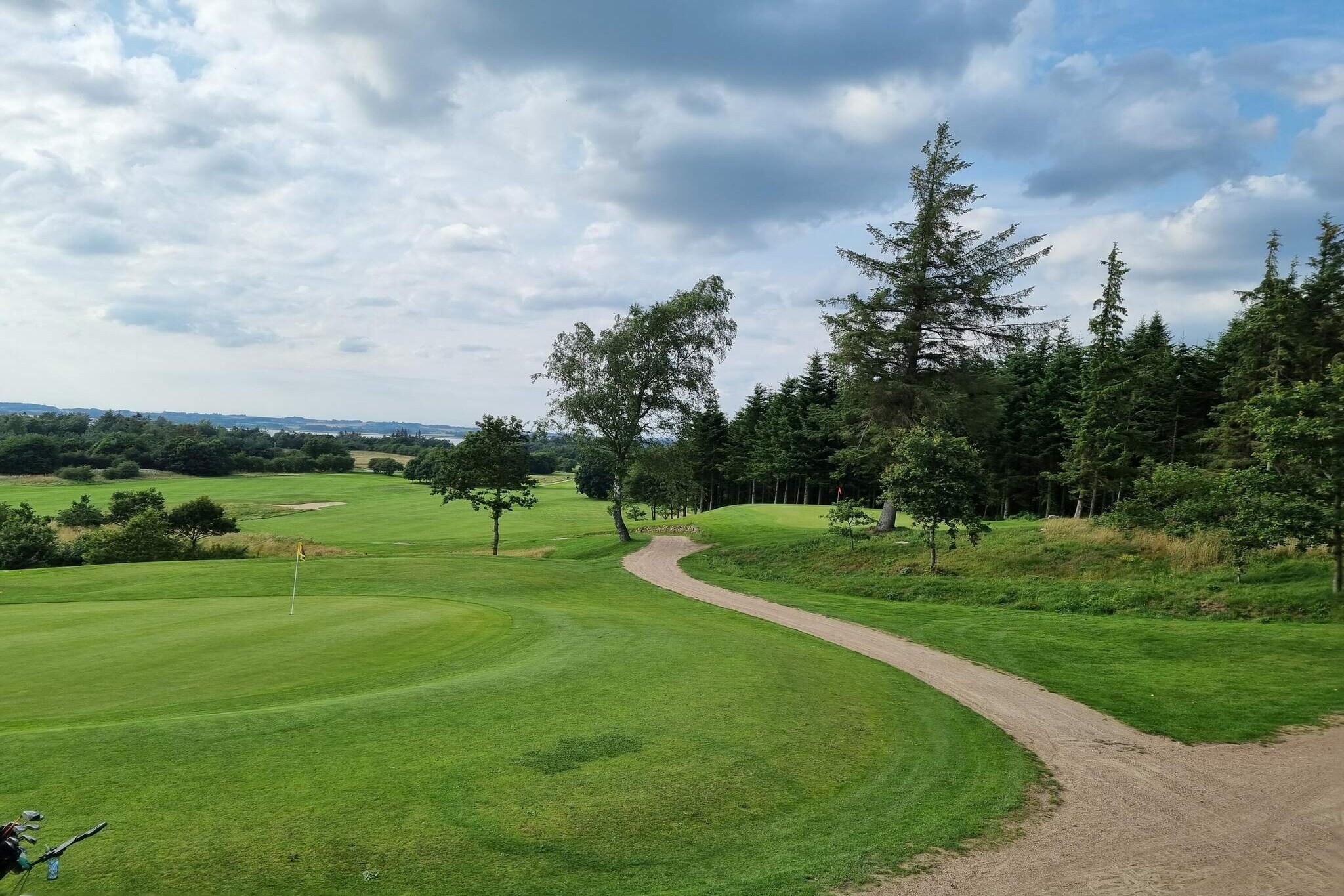 Cottage with large terrace around the house located on a 1900 m² natural plot with lawn. In addition, shared plot with bonfire at the beach. The house has a combined living room and kitchen, 4 bedrooms and a large mezzanine with 4 beds. Bathroom with whirlpool and toilet. Utility room with washing machine, dishwasher and wood-burning stove and air conditioning. The house is brightly decorated with good furniture. No letting to youth groups.A refundable deposit might be charged closer to your check-in date. The security deposit ensures a smooth stay and covers any additional services or consumption charges.This deposit covers utilities consumed during your stay and any additional services that may be taken.The final amount will be adjusted based on actual meter readings, actual usage of extra services, and any remaining balance will be refunded within 21 days after checkout.This deposit simply acts as a prepayment for charges that you would anyways pay for, ensuring a seamless stay and check-out experience.