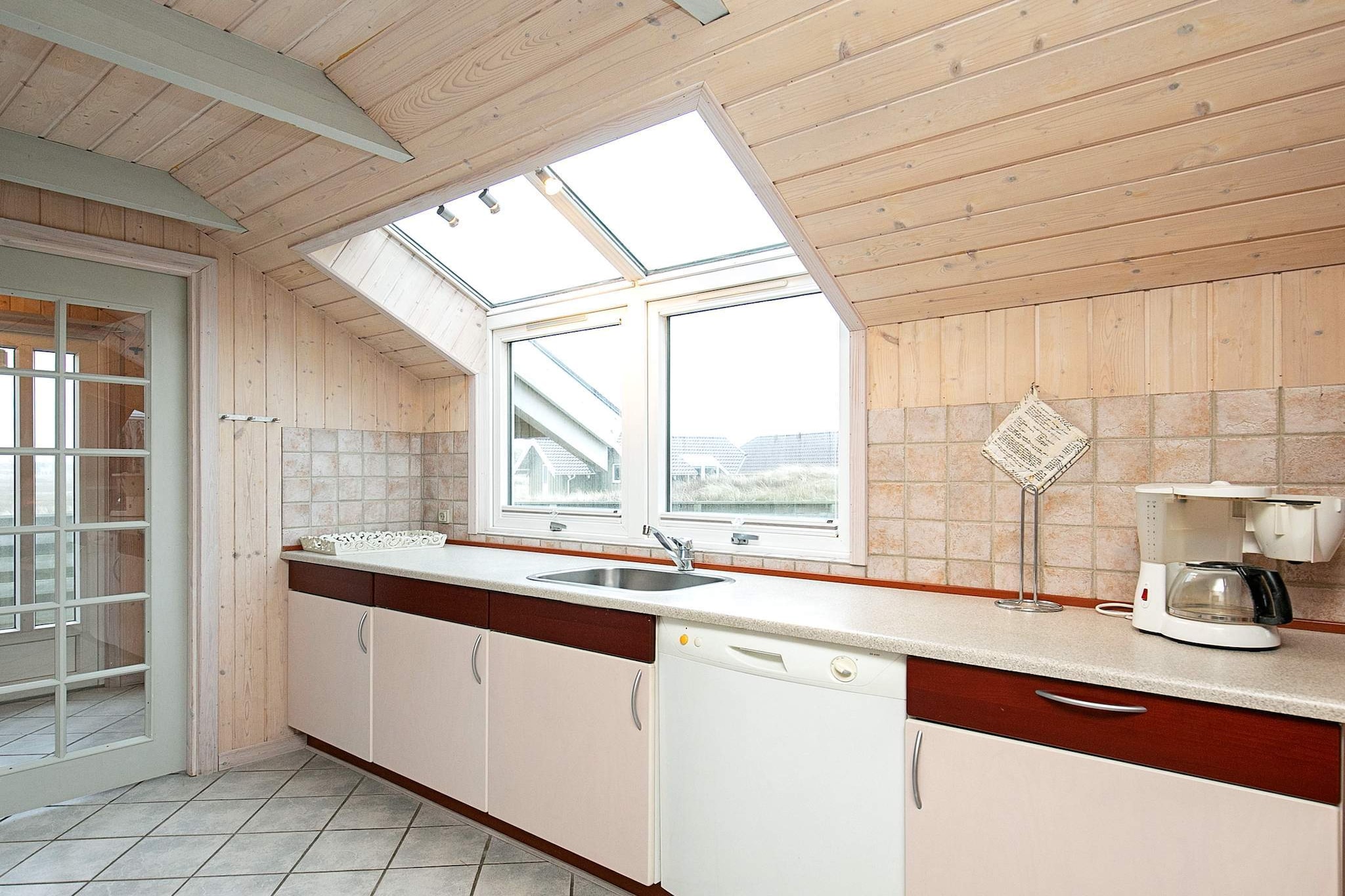 Heerlijk genieten van de zee in Lynderup - Binnen