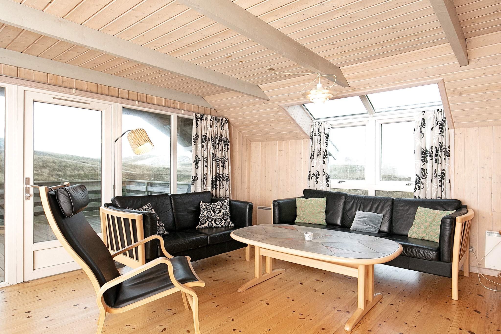 Heerlijk genieten van de zee in Lynderup - Binnen