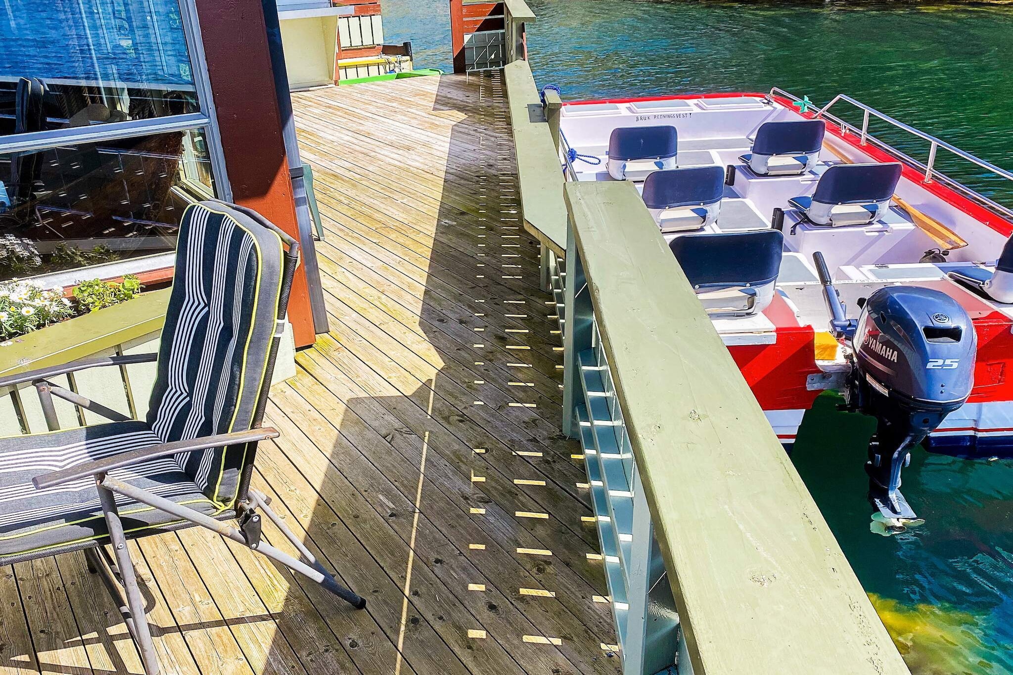 Boat: \n\nopen kitchen(cooker(4 ring stoves, gas), hood, coffee machine(filter), dishwasher, fridge, freezer(> 250L), tumble dryer(shared with other guests)), Living/bed room(42 m2)(TV, DVD player, radio, CD player, chromecast), bedroom(double bed), bedroom(single bed, double bed), bedroom(double bed, bunk bed), bathroom(bathtub or shower, washbasin, toilet), heating(electric), terrace(70 m2), terrace(roofed, 60 m2), garden furniture, BBQ, parking, fish cleaning table, air to air heatpump