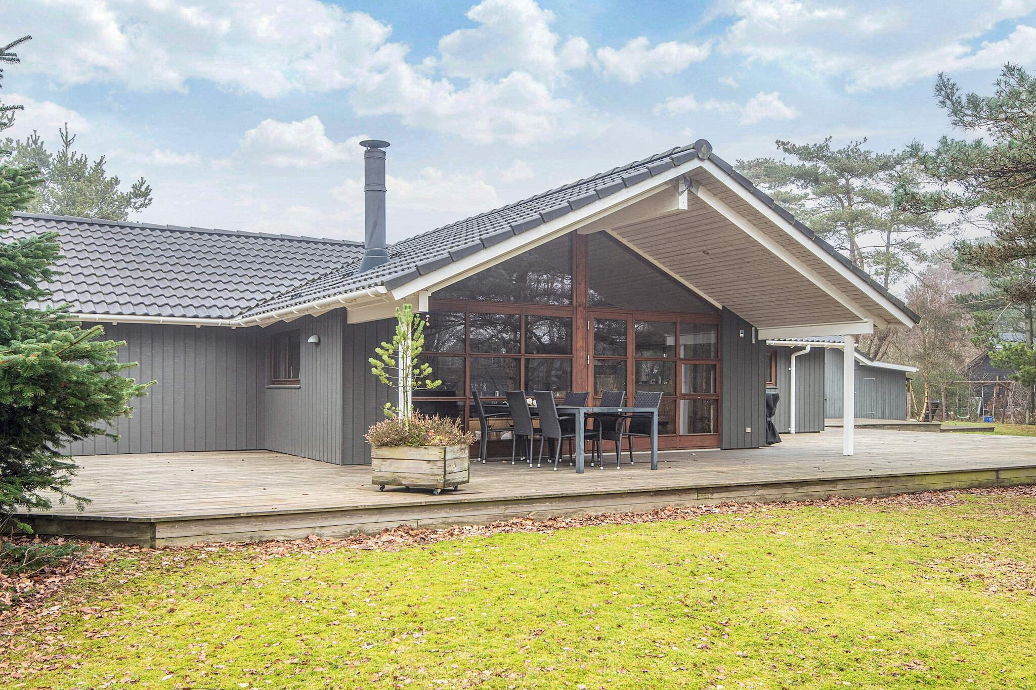 Holiday cottage in a bright furnishing located close to the bay at Ho. There are three large bedrooms, each with a double bed as room for a cot. Two bathrooms, one with a whirlpool perfect for relaxing after a long and active day at the beach. The mezzanine has a TV and DVD player. Terraces on three sides of the house give you the opportunity to enjoy the sun both in the morning and in the evening. There is a swing. There are lots of activity opportunities in the area, and in Ho you will find both a water park, a bowling lane and golf courses. No letting to youth groups.A refundable deposit might be charged closer to your check-in date. The security deposit ensures a smooth stay and covers any additional services or consumption charges.This deposit covers utilities consumed during your stay and any additional services that may be taken.The final amount will be adjusted based on actual meter readings, actual usage of extra services, and any remaining balance will be refunded within 21 days after checkout.This deposit simply acts as a prepayment for charges that  you would anyways pay for, ensuring a seamless stay and check-out experience.