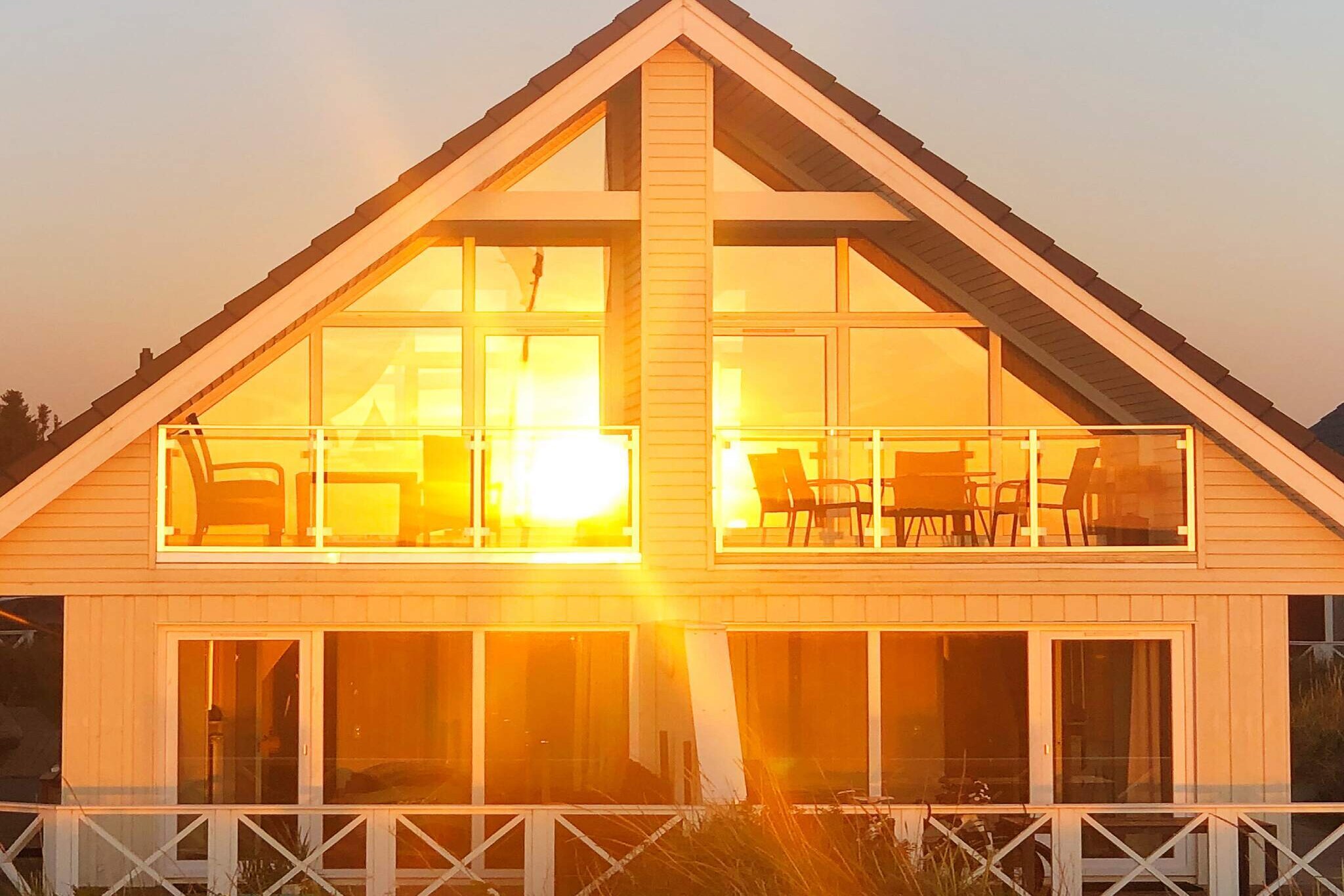 Imagine stepping out of your door and finding yourself just a few steps from the sea. This holiday home sits in the very first row to the sea in Marina Wendtorf, offering panoramic views of the Kiel Fjord, wide sandy beaches, and the tranquillity of the surrounding natural reserve. With its modern Scandinavian design, wood-clad walls, and bright interiors, it’s the perfect retreat for anyone longing to slow down and soak up the coastal atmosphere.
The home is spread across two floors, combining comfort with charm. On the ground floor, you’ll find two cosy bedrooms—one with a double bed, the other with two single beds alongside a sleek bathroom with shower, underfloor heating, and everything you need to start the day refreshed. The heart of the home is upstairs, where the modern kitchen with electric stove, dishwasher, fridge-freezer, microwave, and coffee maker flows seamlessly into the living and dining space. From here, step out onto the balcony to take in the endless sea views, whether it’s with your morning coffee or a glass of wine at sunset.
Outside, the terrace with sun loungers and garden furniture invites you to linger whether for long summer afternoons, barbecues under the open sky, or simply watching ships pass by with the sound of the waves as your soundtrack. The natural 400 m² plot gives plenty of space to breathe, while extras like gas heating, modern furnishings, WiFi via fiber optics, and a private parking space ensure comfort throughout your stay.
As part of the Marina Wendtorf complex, guests can also enjoy an activity centre with indoor play areas and black light mini-golf, as well as a newly designed promenade with playgrounds and places to stroll by the water. Whether you’re travelling as a couple, with family, or with friends, this holiday home offers the perfect blend of relaxation, nature, and modern convenience right at the water’s edge.
Photos of the area with the kind support of Tourismus-Marketing Probstei.