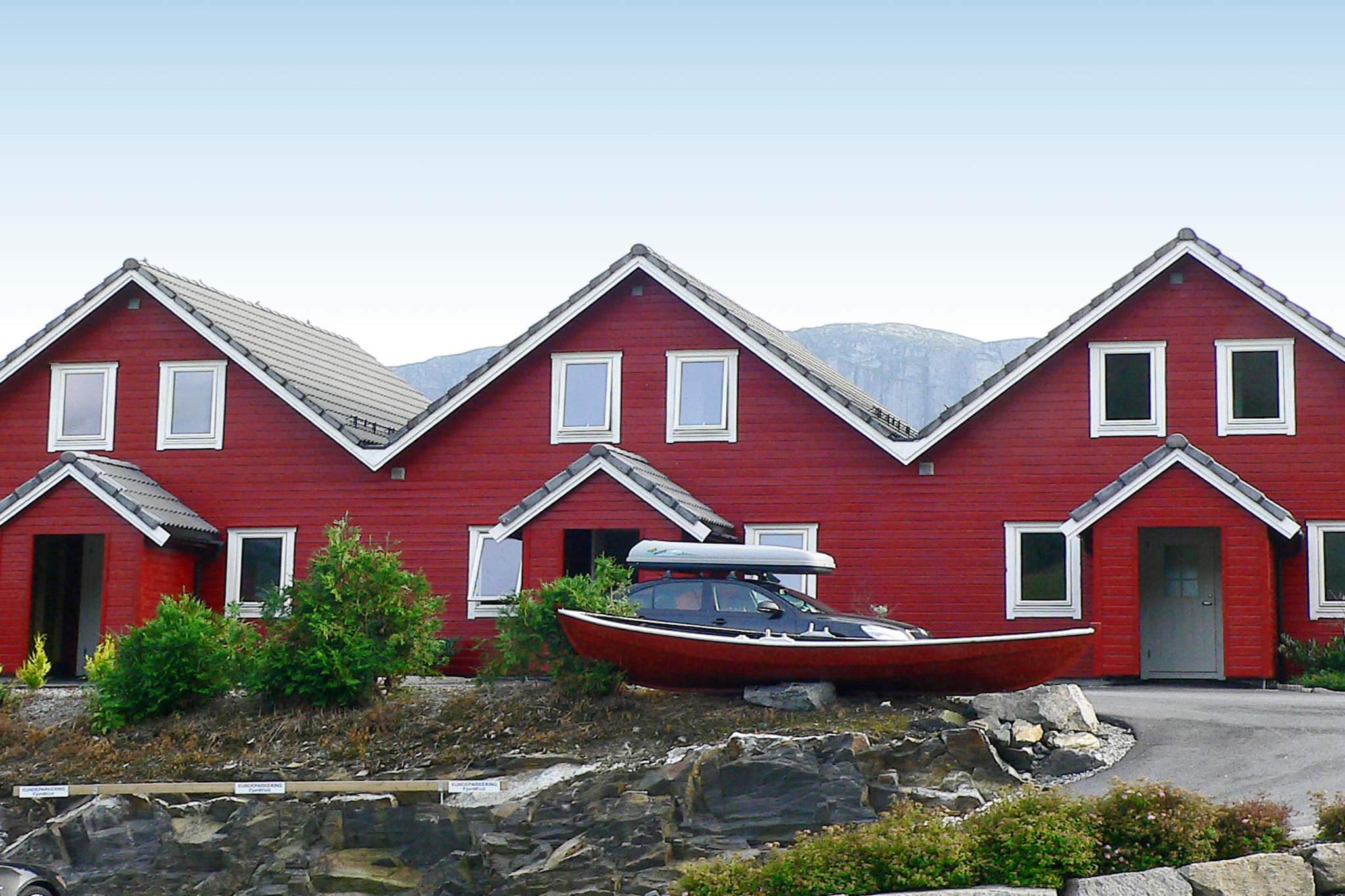 Holiday cottage situated in SÃ¸rbÃ¸vÃ¥g, way out west with the open sea, close to the mouth of Sognefjorden. SÃ¸rbÃ¸vÃ¥g is a quiet and charming village with approx. 200 inhabitants. The house has comfortable beds, a fantastic panoramic view of the fjord, modern, pleasant and practical furnishing, and peace and quiet. private sauna for 3-4 people. Storage room under the staircase of the house. A new extension by the entrance has benches, where you can hang your clothes to dry. The cottage is a row house connected with two other cottages, but there is space between them and partition walls between the terraces. You will be undisturbed with little noise from the neighbours. This house is furthest to the west. 1st floor is wheelchair accessible. On the 2nd floor you can turn the single beds into a double. The house is heated with hydronics. The owner is renting out boats, where you can choose between 18-24 ft and 25-150 hp motors. You will find sonars, Garmin 526s chartplotters and 6 rod holders on all boats. You can fuel up by the dock. Drying cabinet in the storage room with heated floors and running water where you can store your fishing equipment. 50 meters to the reception with staff that speaks German and English. A new indoor fish cleaning room with freezer. Bikes and kayaks are at your disposal if they are vacant. Enjoy relaxing biking or kayaking excursions by the fjord, where you also have good fishing conditions. There are approx. 100 signed hiking trails in the area, and if you ascend a mountain top, you have a spectacular view of the sea and its numerous islands. Hiking the unique mountain Lihesten, visible from the house, is recommended. Island hopping in Solund is a popular day excursion. Follow the &quot;postal route&quot; and get off wherever you want. If you would just like to relax at your holiday house, you can enjoy the panoramic view either from inside or outside. Take a deep breath of the fresh, salty air from the sea. Approx. 100 meters from the holiday house, you will find a fine, small bathing spot with toilet, barbecue, benches and tables. The bed linen package also includes towels. Kayaks are free. NB! PLEASE BOOK BOATS AND MOTORS AT THE SAME AS YOU BOOK THE HOUSE, TO MAKE SURE YOU GET THE BOAT AND MOTOR YOU WANT. BOAT RENTAL 2025: 18-foot Ã˜ien 530F/Yamaha 25 4-stroke (15 knots), Garmin 526s chart plotter/gps/sonar/fishfinder, 6 rod holders, 25l tank w/extra petrol cans 2 x 21-foot Ã˜ien 620F/Yamaha 70 4-stroke (22 knots), Garmin 92sv chartplotter/gps/sonar/fishfinder, hydraulic steering, 6 rod holders, 25l tank w/extra petrol cans 21-foot Gemi 625CC/Tohatsu 150 4-stroke (35 knots), Garmin 92sv chartplotter/gps/sonar/fishfinder, hydraulic steering, 8 rod holders, 90l fixed tank 2 x 22-foot KvaernÃ¸ 660/Yamaha 150 4-stroke (35 knots), Garmin 92sv chart plotter/gps/sonar/fishfinder, hydraulic steering, 12 rod holders, 120l fixed tank 23-foot GJ750/Suzuki 300 4-stroke (45 knots), Garmin 92sv chartplotter/gps/sonar/fishfinder, hydraulic steering, 10 rod holders, 200l fixed tank 24-foot KvaernÃ¸ 720/Yamaha 150 4-stroke (30 knots), Garmin 720s chartplotter/gps/sonar/fishfinder, manual trim flaps, hydraulic steering, 180l fixed tank, 13 rod holders 24-foot KvaernÃ¸ 720 Yamaha 200 4-stroke (35 knots), Garmin 92sv chartplotter/gps/sonar/fishfinder, automatic trim flaps, hydraulic steering, 200l fixed tank, 10 rod holders