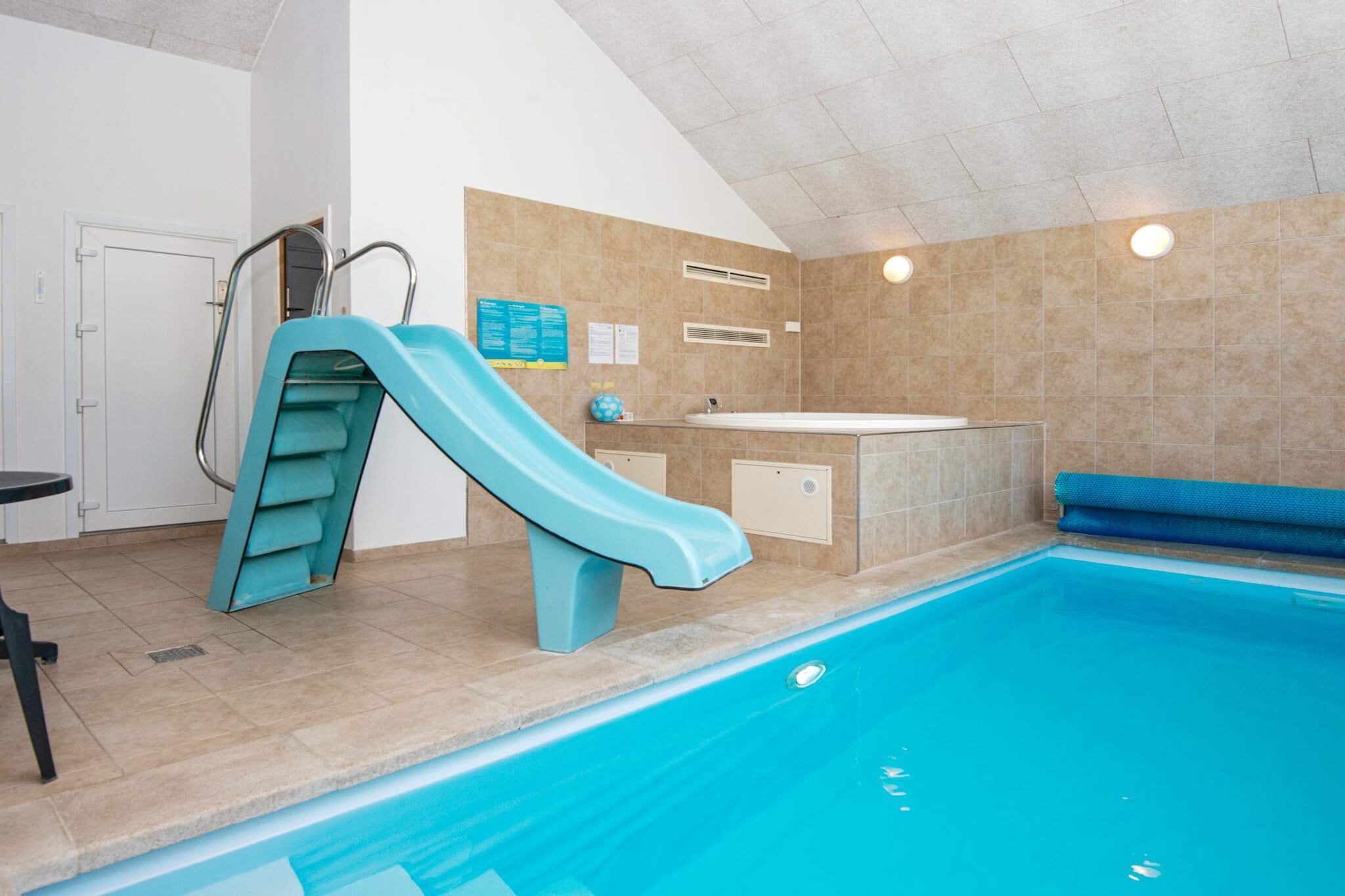 Luxurioses Strandhaus mit Pool - Schwimmbad