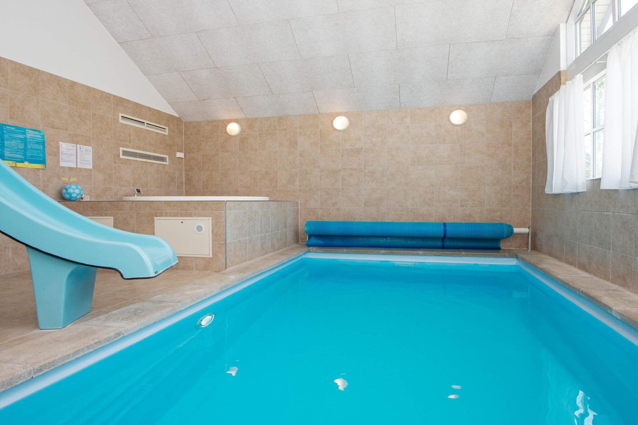Luxurioses Strandhaus mit Pool - Schwimmbad