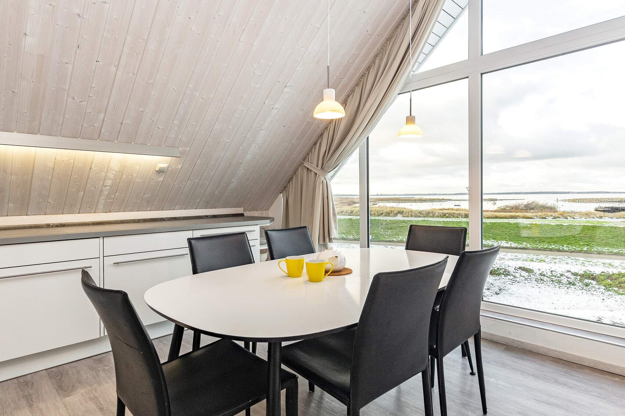 MERKUR 62+58 SW 1.RH. - Binnen