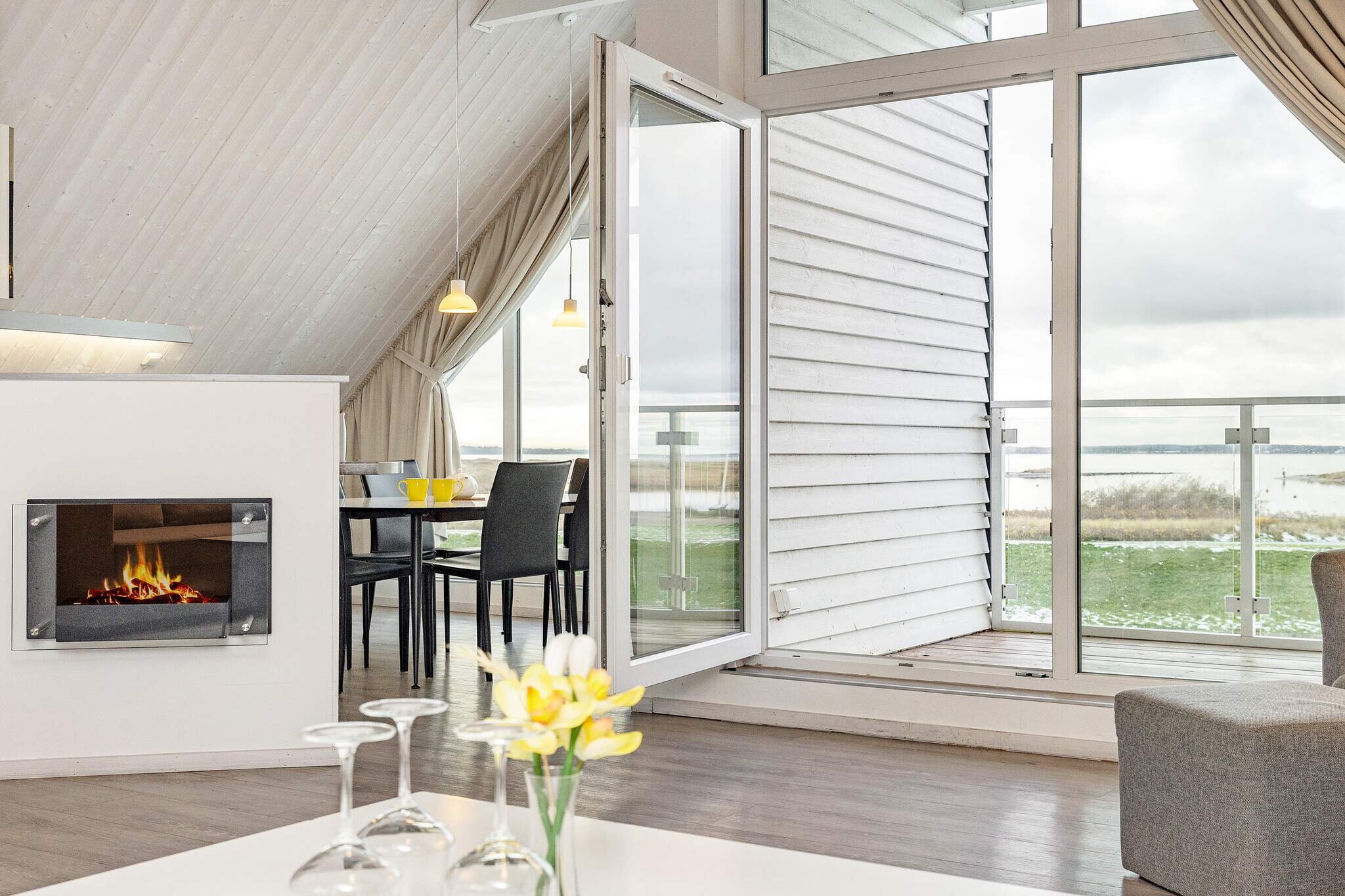 MERKUR 62+58 SW 1.RH. - Binnen