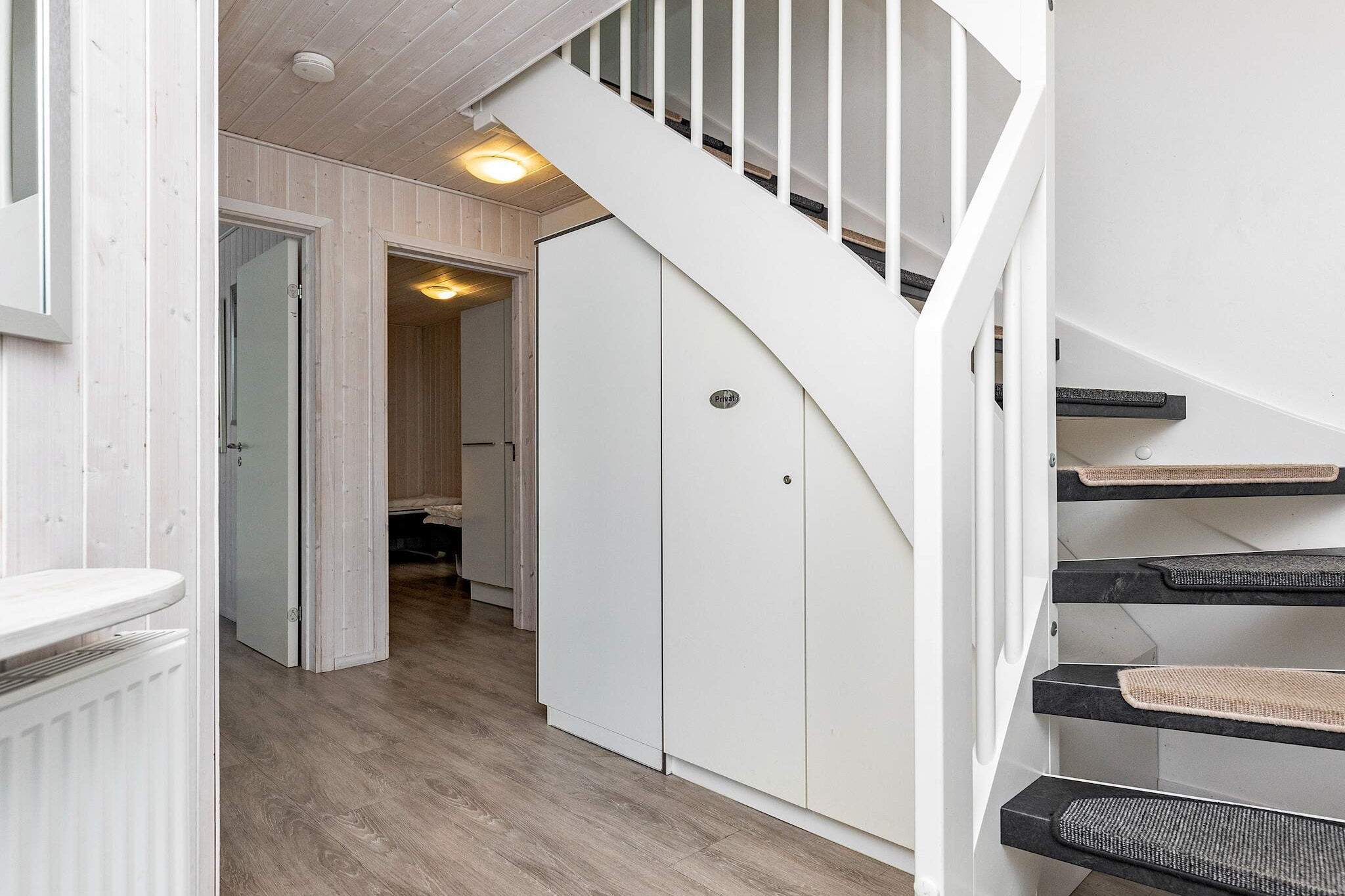 MERKUR 62+58 SW 1.RH. - Binnen
