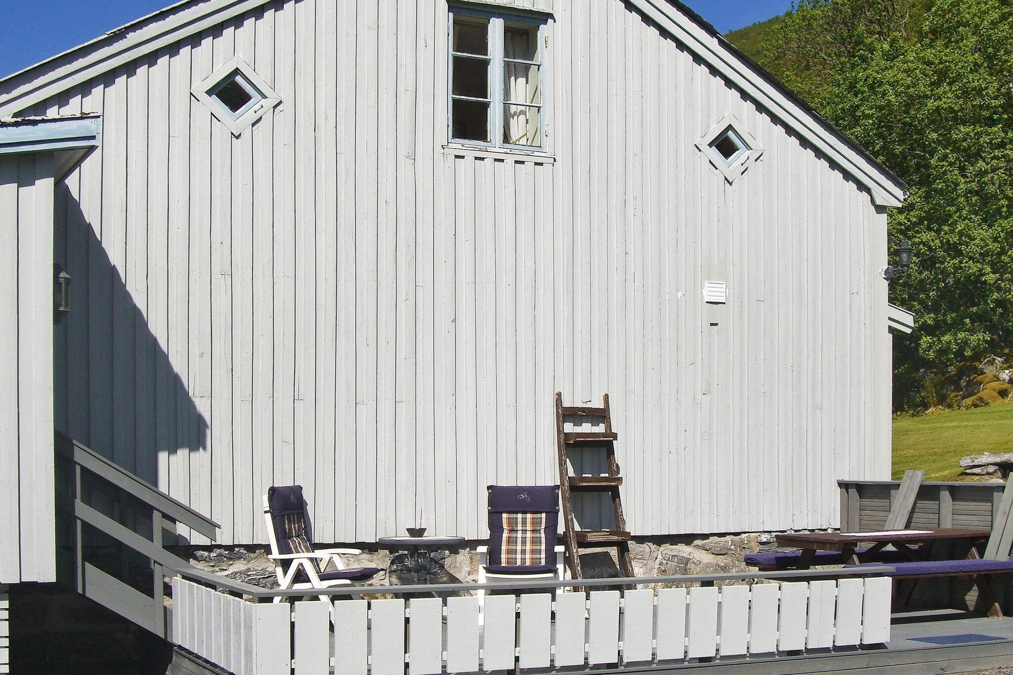 dining room, Kitchen(cooker(electric), coffee machine(filter), microwave, dishwasher, fridge, freezer(140-199L), washing machine), Living/bed room(26 m2)(TV(satellite, norvegian TV channels ), radio, CD player), bedroom(9 m2)(double bed), bedroom(5 m2)(double bed), bedroom(3 m2)(single bed), bathroom(bathtub or shower, washbasin, toilet), heating(electric), garden, garden furniture, BBQ, fish cleaning table