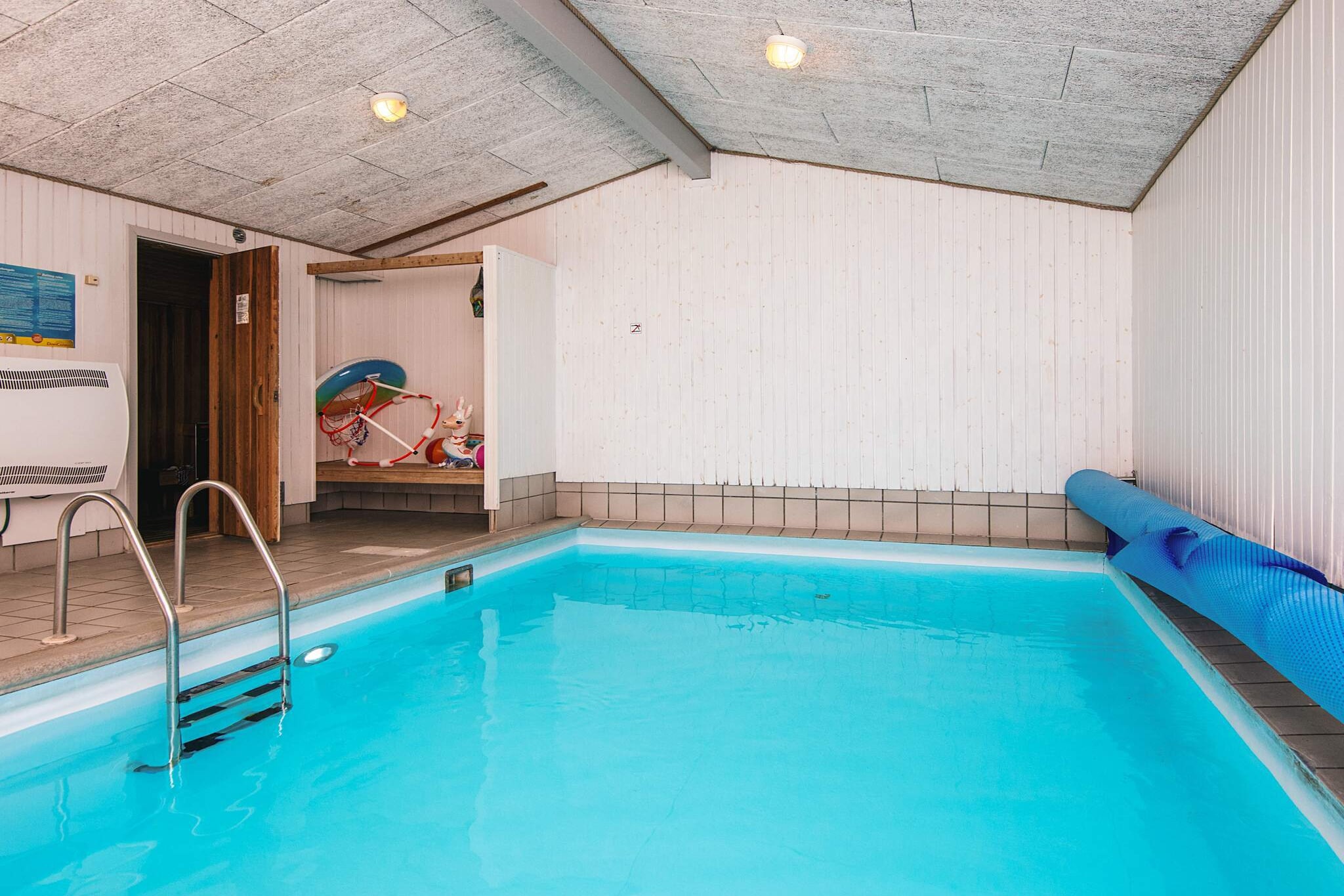 6 persoons vakantie huis in Knebel-By Traum-Zwembad