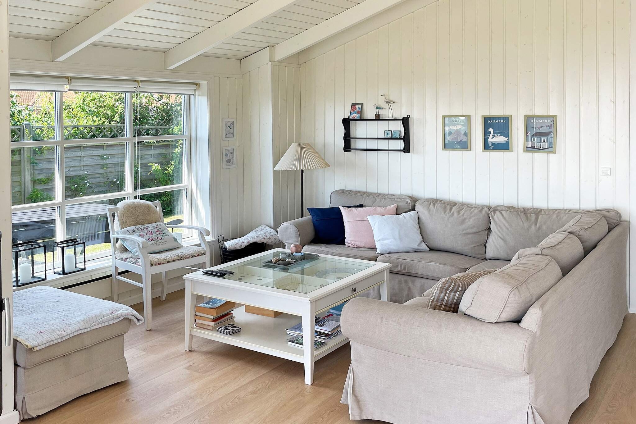 Holiday cottage with a unique location on a secluded natural plot a few metres from the coast with unique views of Vemmingbund Bay that has one of the best and most child-friendly beaches in Denmark. The house has a combination of modern and cosy furnishings. The eye on details combined with the location og the house it guarantees a holiday you will not forget. No letting to youth groups.