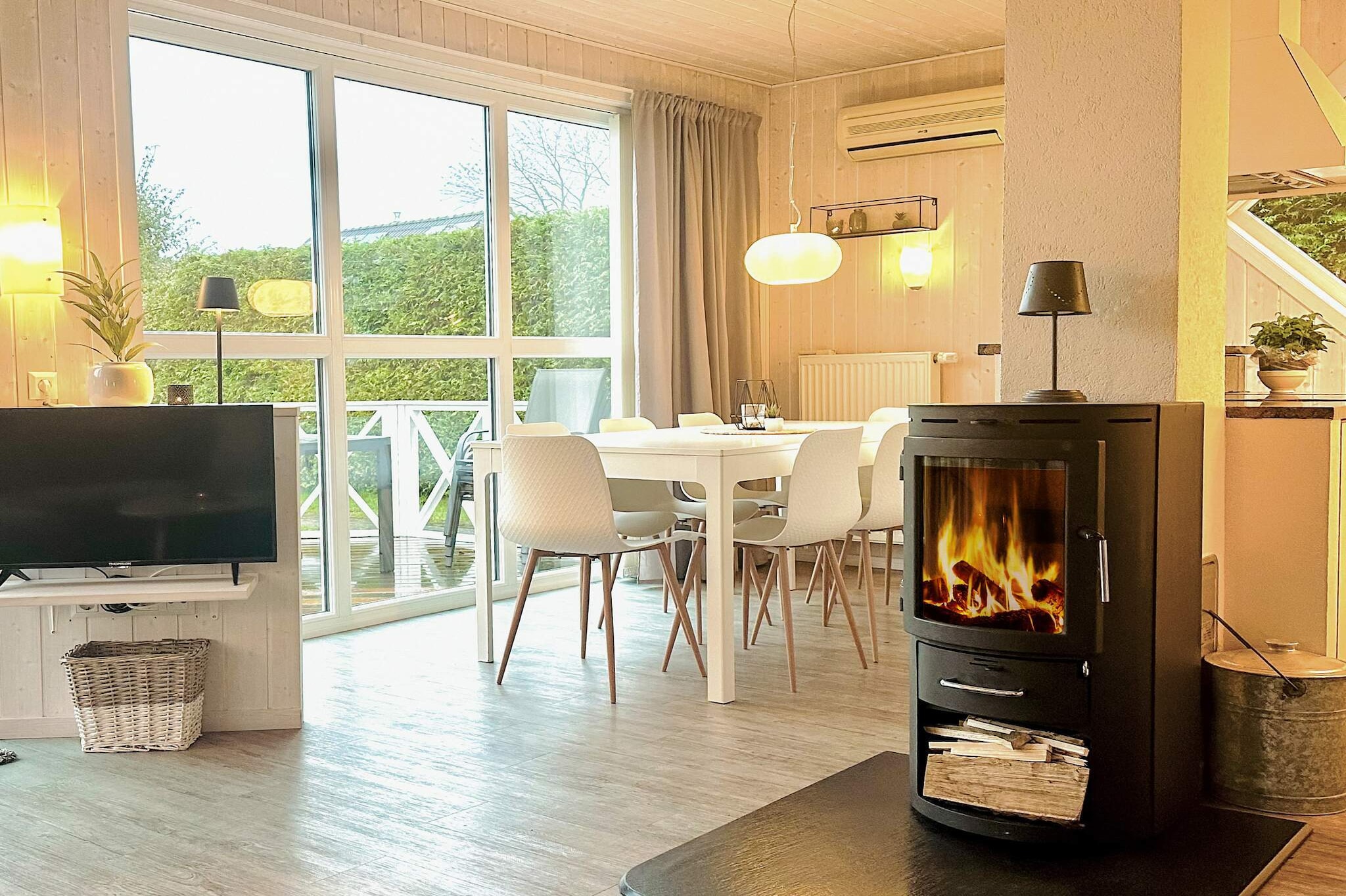 MERKUR 70+48 LOGGIA SW 2.R. - Indoor