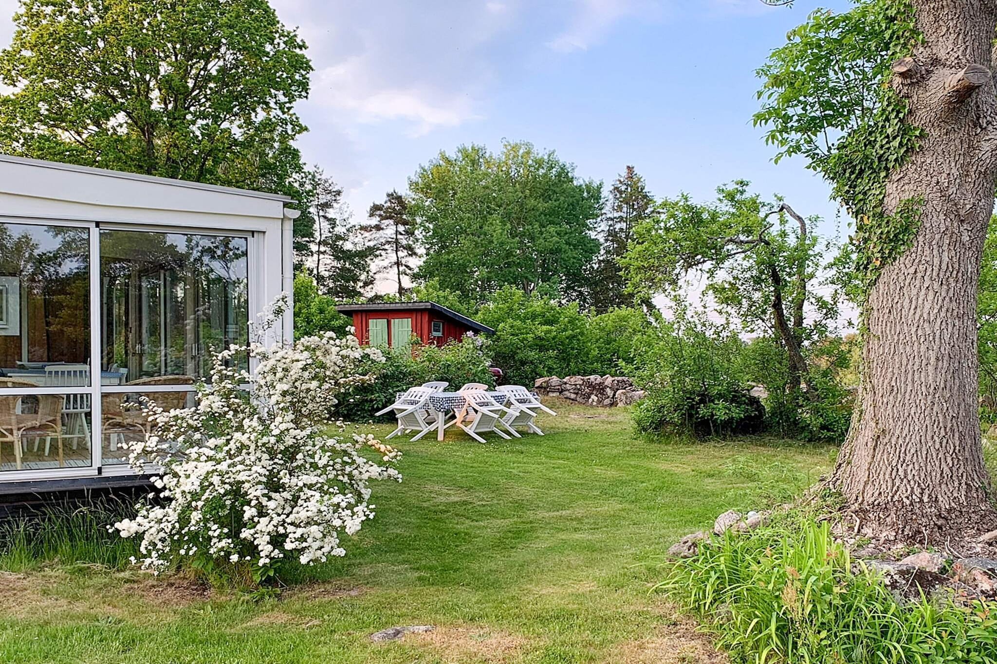 Internet Access DSL, Kitchen(9 m2)(cooker(electric), coffee machine, fridge-freezer, high chair), Living/bed room(25 m2)(TV, radio), bedroom(25 m2)(single bed, double bed), bedroom(9 m2)(2x single bed), bathroom(washbasin, shower, toilet, washing machine), conservatory, heating(electric), terrace(roofed)(garden furniture, BBQ), parking