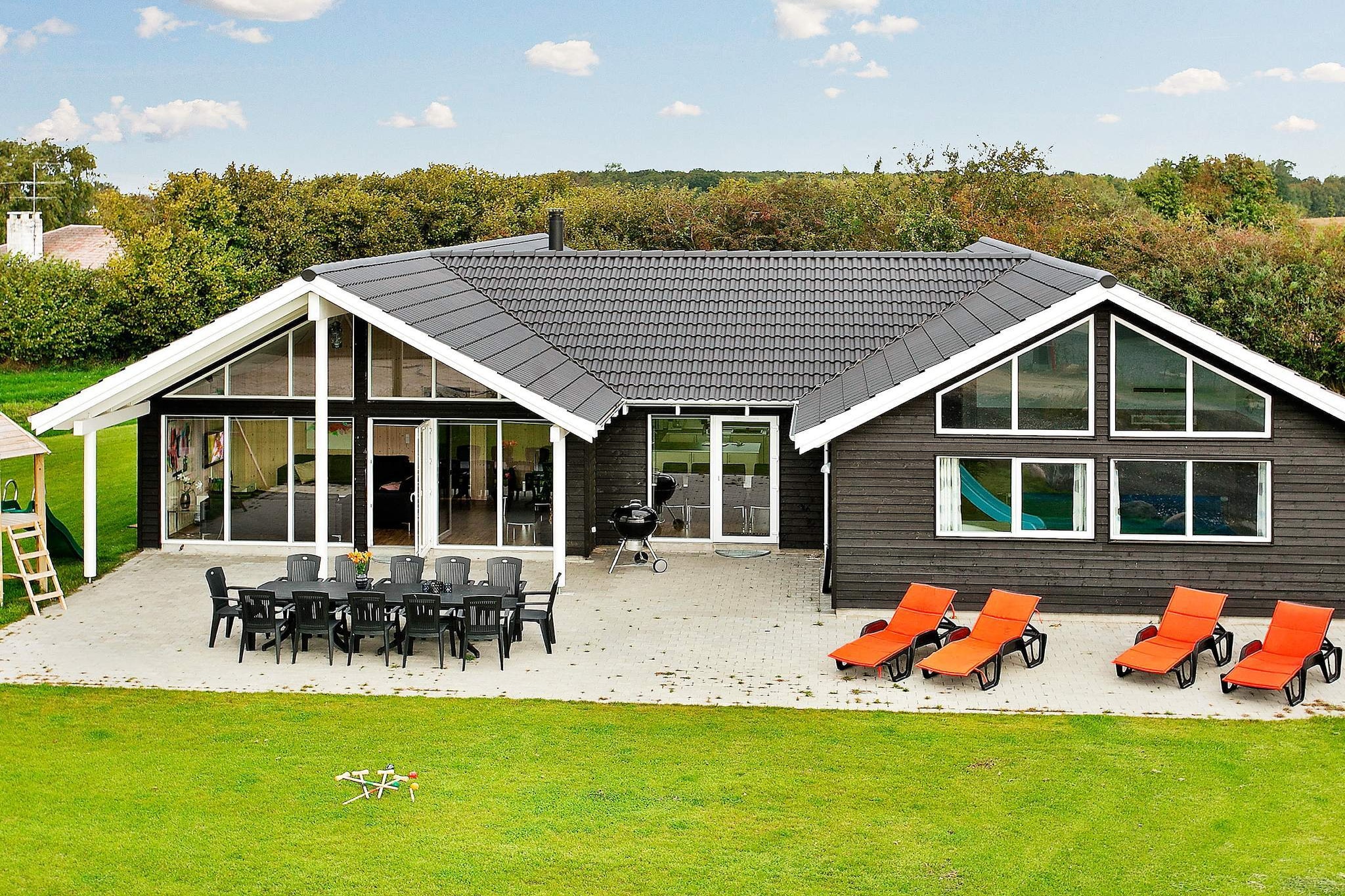 Luxe villa met zwembad aan zee