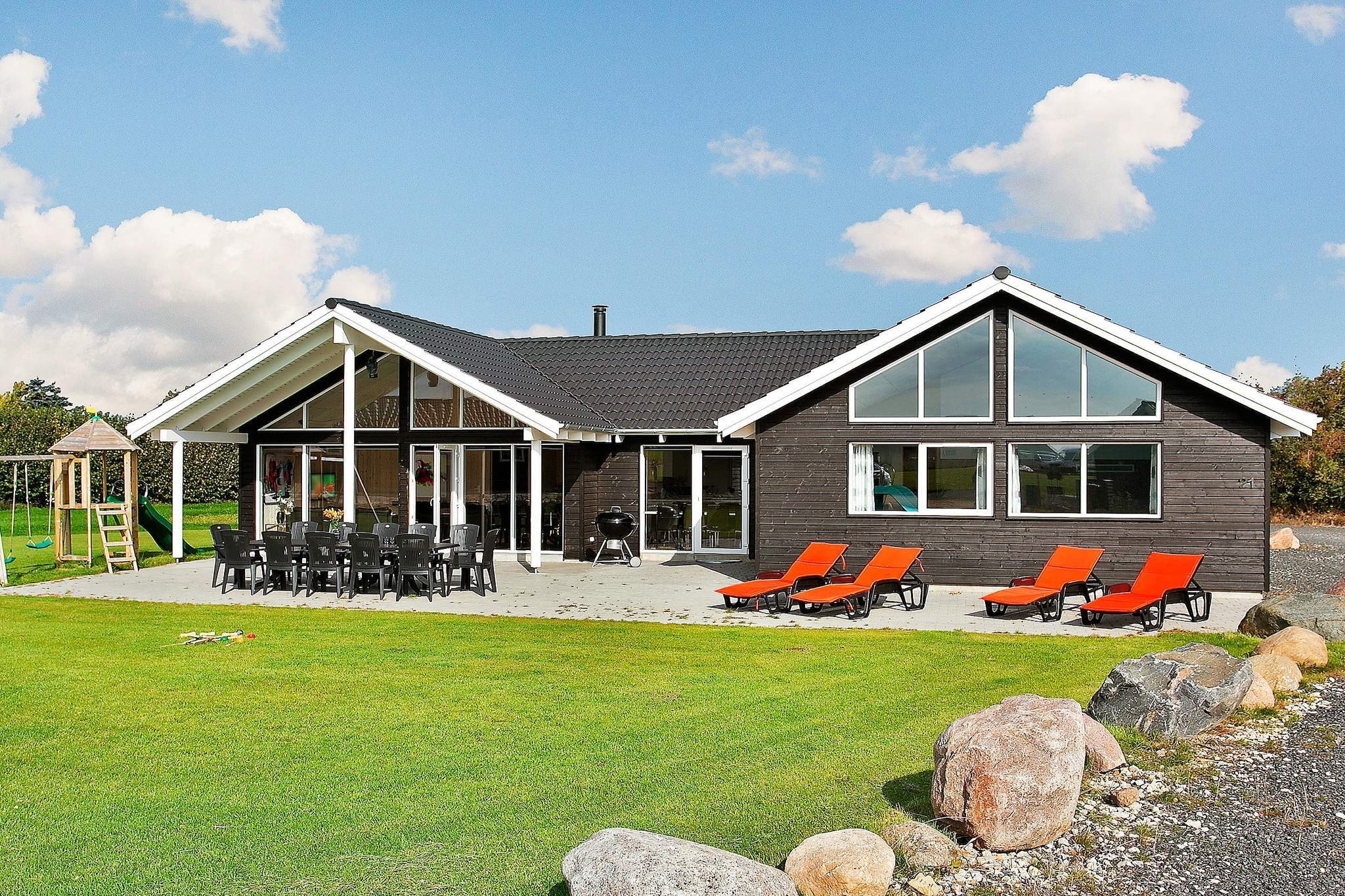 Luxe villa met zwembad aan zee