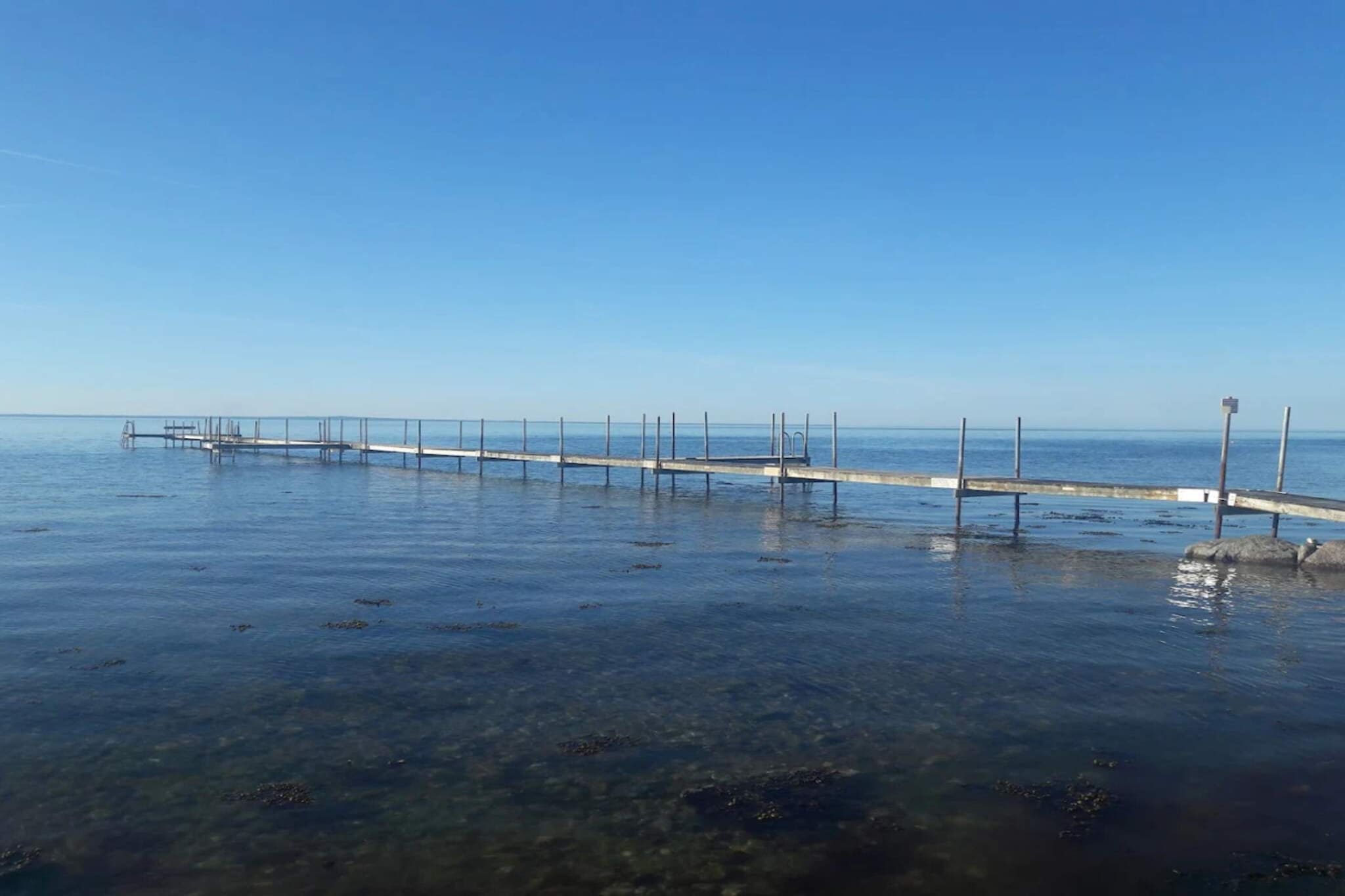 Luxe villa met zwembad aan zee - Waterzicht