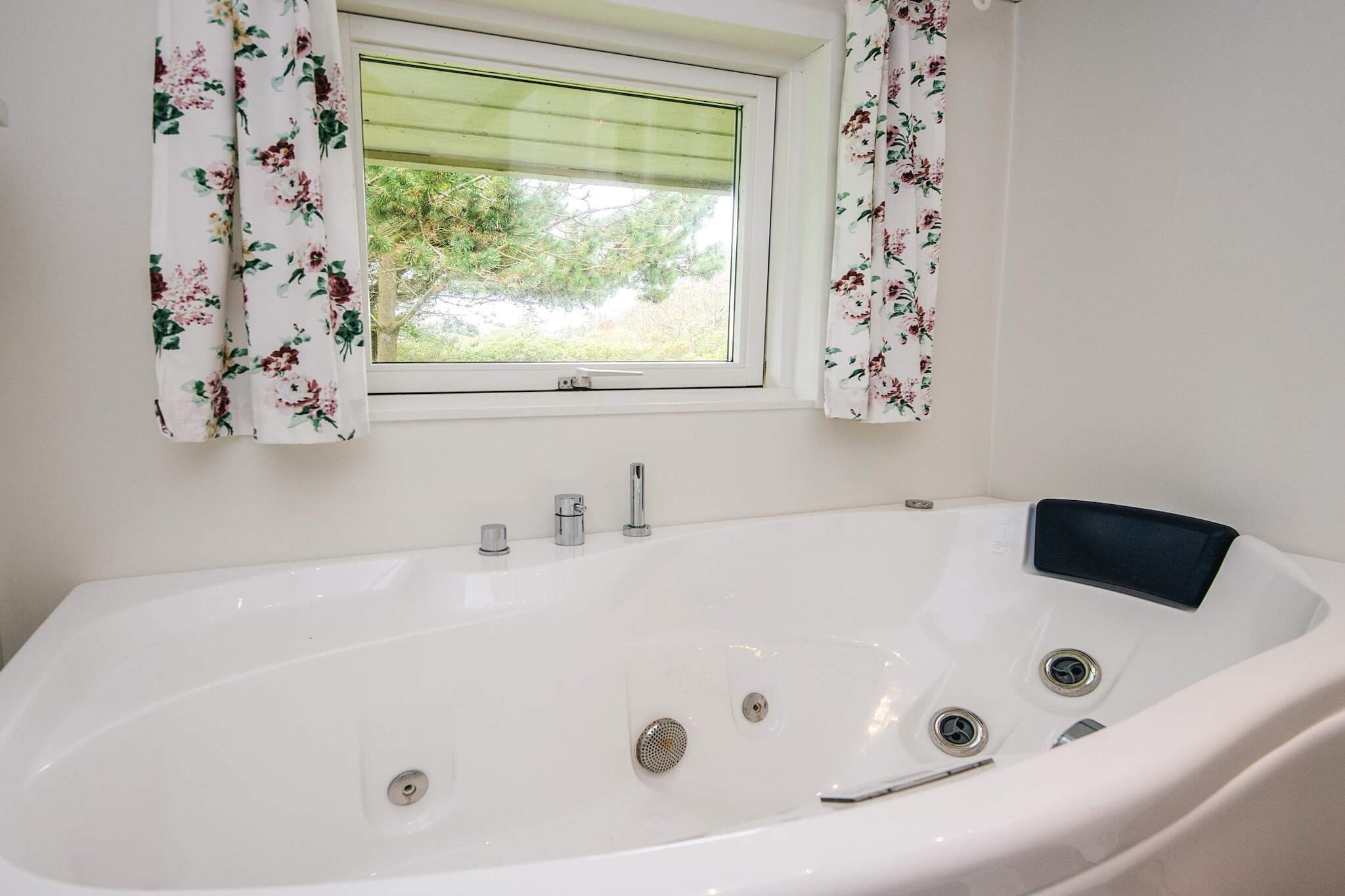 5 Personen Ferienhaus in Blåvand-By Traum-Wellnessbereich