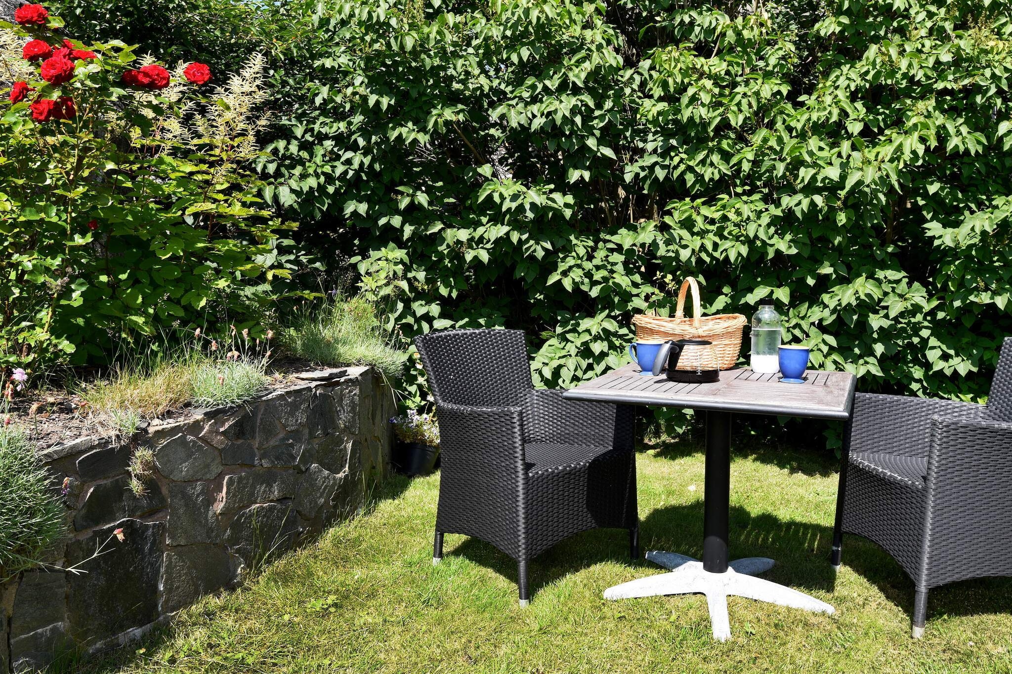 Sitting room(single bed), open kitchen(cooker(electric), coffee machine, microwave, fridge-freezer, high chair), Living/bed room(double folding bed, TV(swedish TV channels), DVD player), bedroom(2x single bed), bathroom(floor heating)(washbasin, shower, toilet), terrace, garden, garden furniture, BBQ, parking, geothermal energy, air to air heatpump