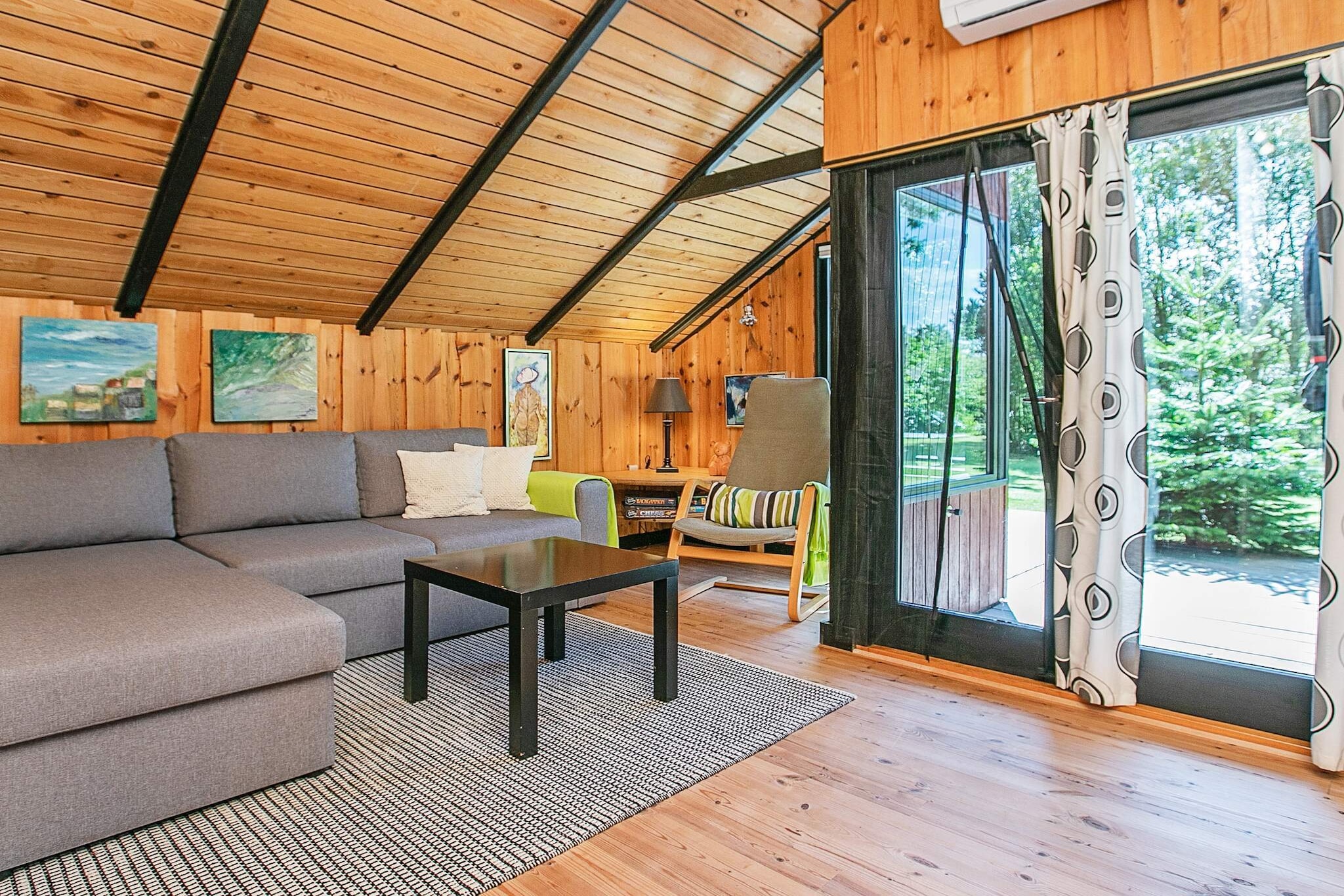 Internet Access DSL, open kitchen(cooker(electric), coffee machine, dishwasher, fridge-freezer), Living/bed room(TV(cable), CD player, stereo unit), bedroom(double bed), bedroom(2x single bed), bathroom(bathtub or shower, washbasin, toilet, washing machine), heating(electric), terrace, terrace(roofed), air to air heatpump