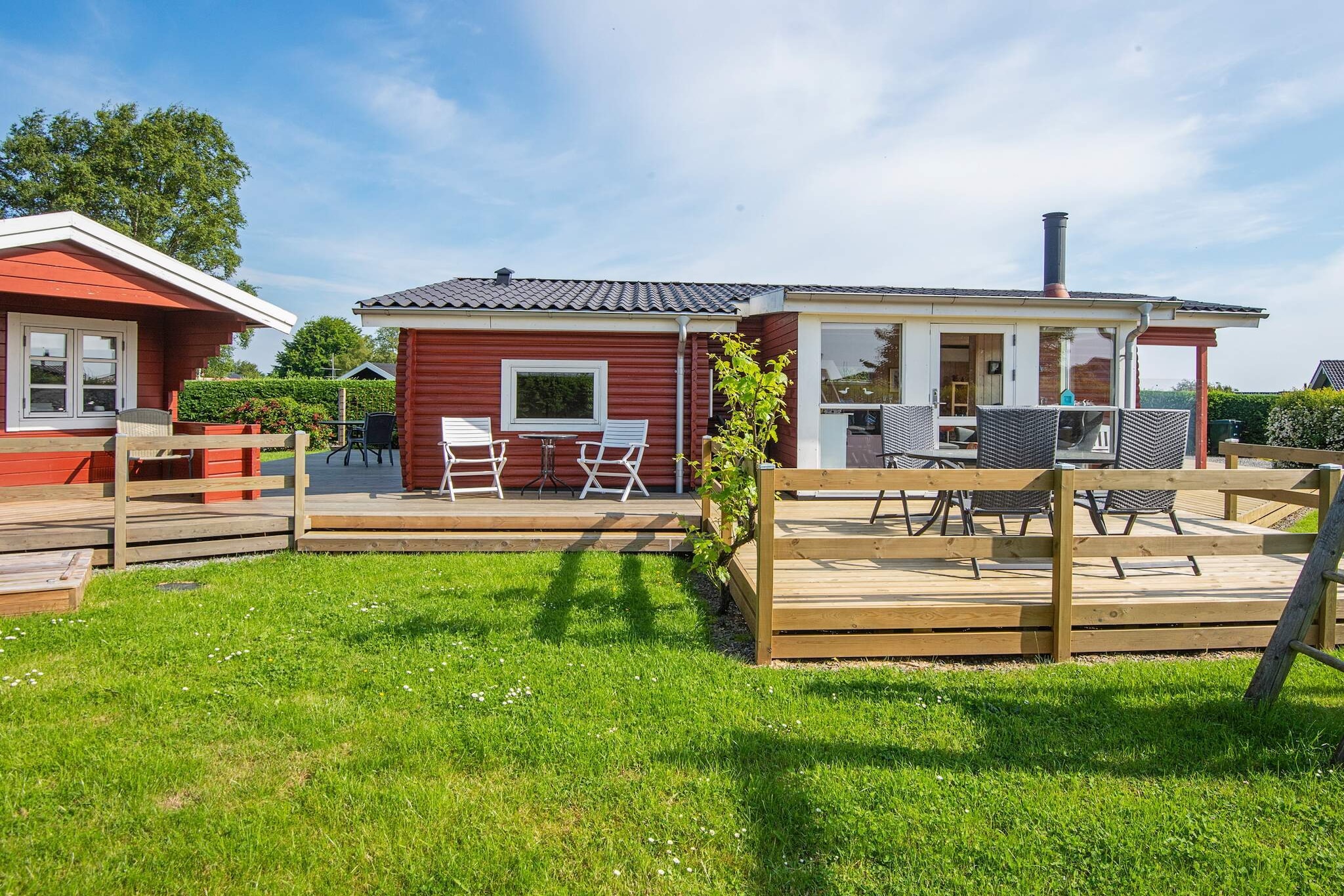 Cabane moderne près de la plage